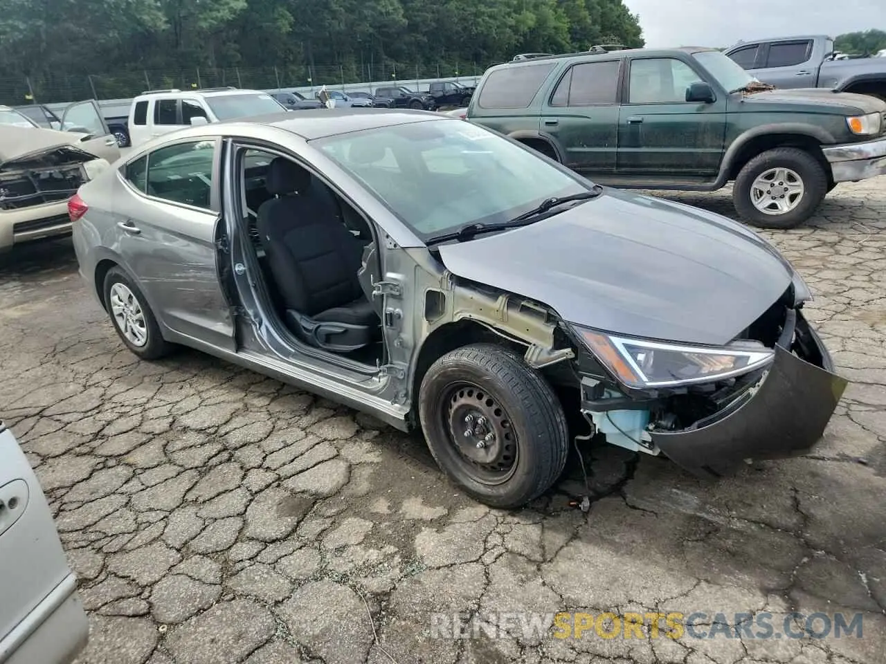 4 Photograph of a damaged car 5NPD74LF2KH398869 HYUNDAI ELANTRA 2019