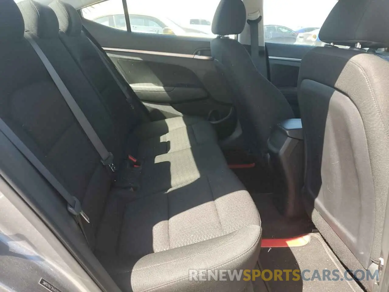 10 Photograph of a damaged car 5NPD74LF2KH411068 HYUNDAI ELANTRA 2019