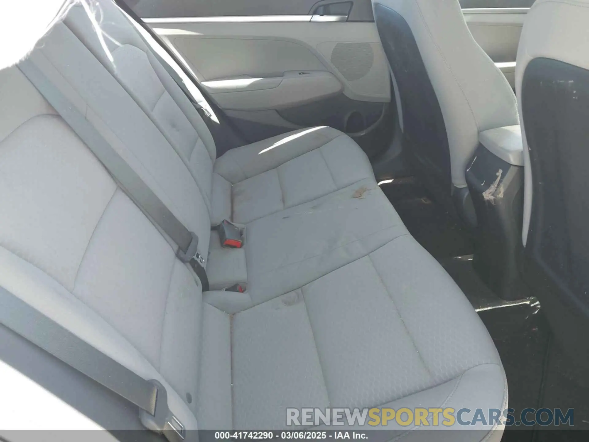 8 Photograph of a damaged car 5NPD74LF2KH420790 HYUNDAI ELANTRA 2019