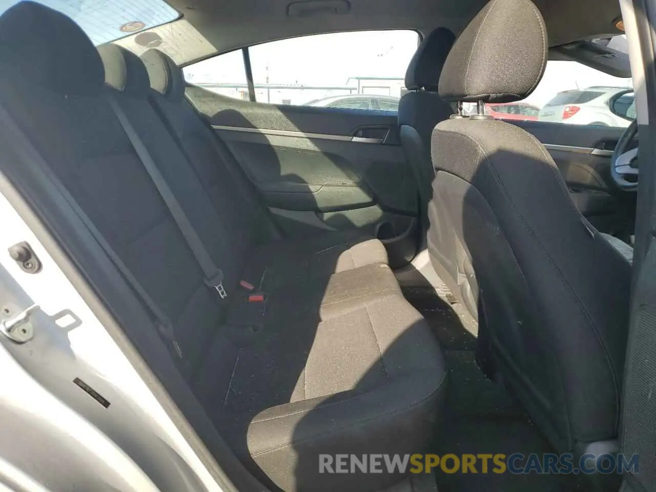 10 Photograph of a damaged car 5NPD74LF2KH433104 HYUNDAI ELANTRA 2019