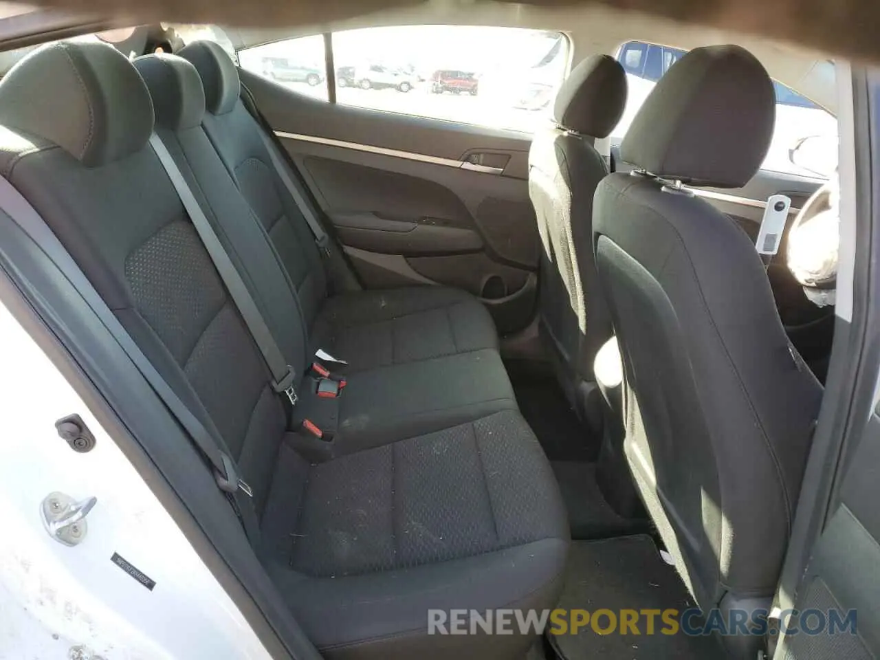 10 Photograph of a damaged car 5NPD74LF2KH440358 HYUNDAI ELANTRA 2019