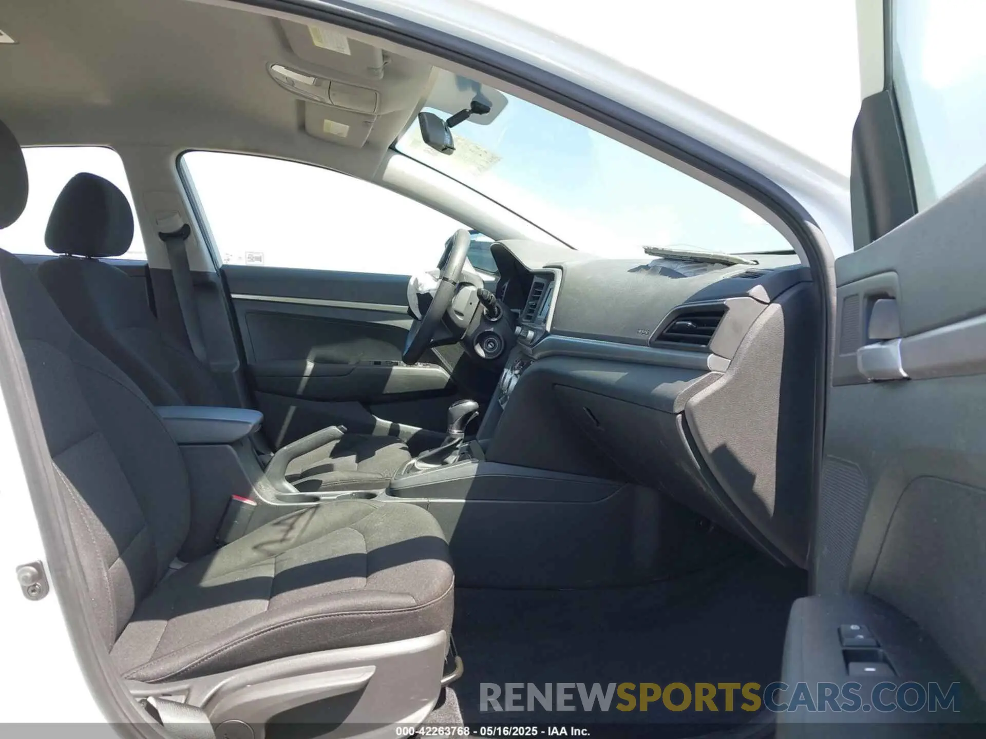 5 Photograph of a damaged car 5NPD74LF2KH442398 HYUNDAI ELANTRA 2019