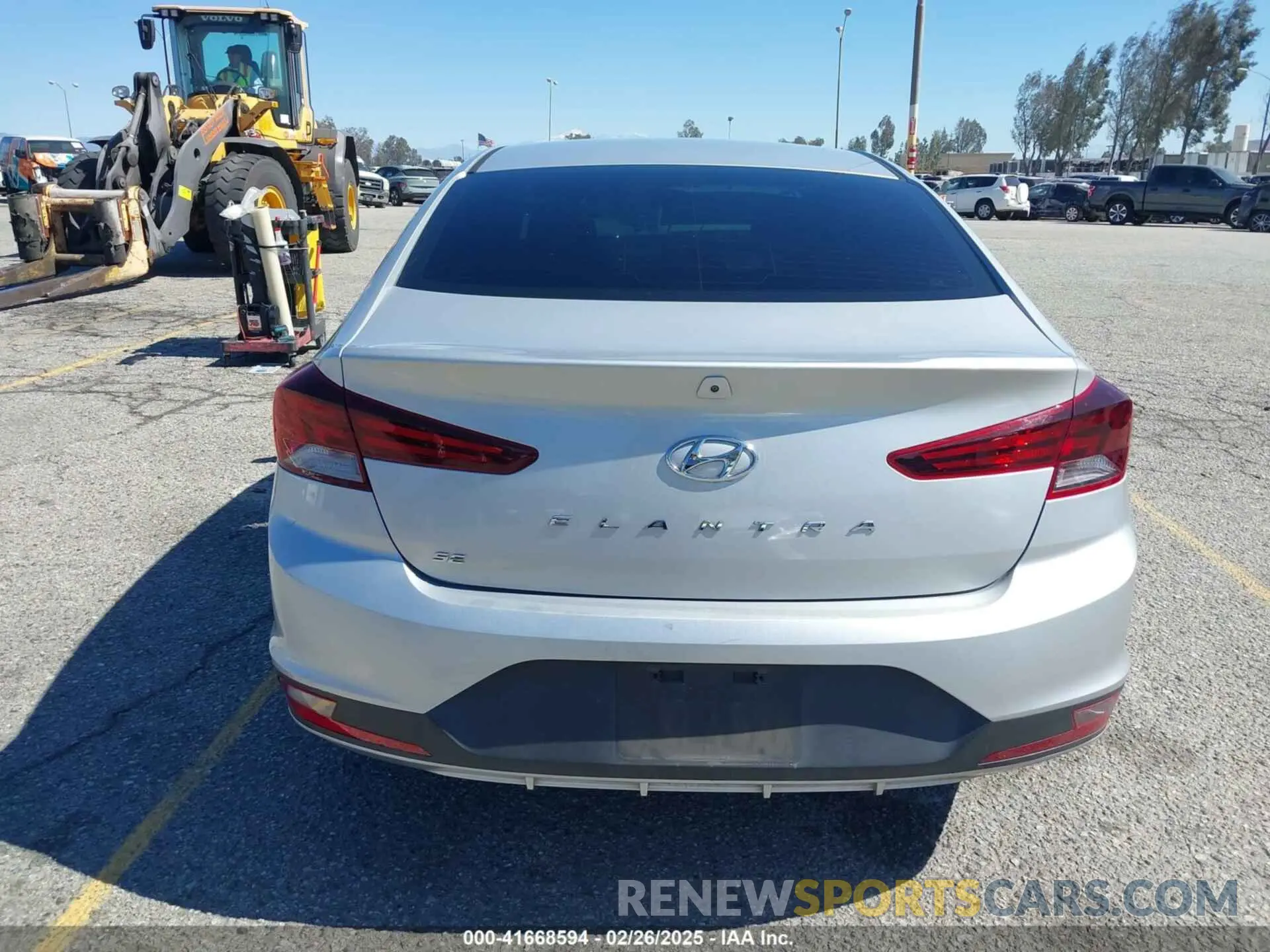 17 Photograph of a damaged car 5NPD74LF2KH452154 HYUNDAI ELANTRA 2019