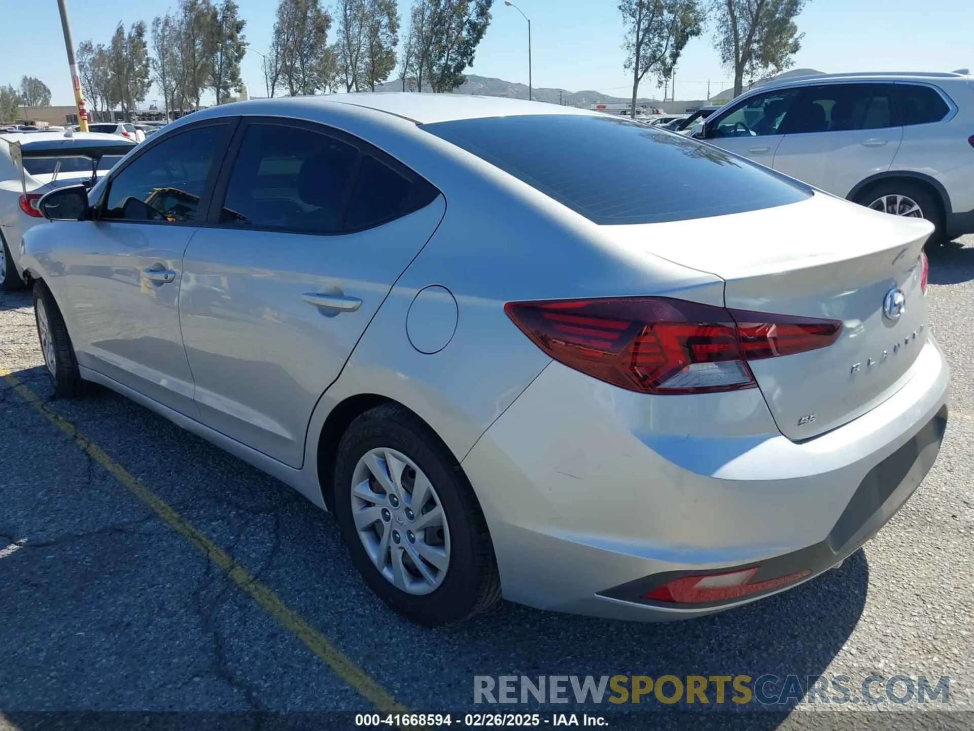 3 Photograph of a damaged car 5NPD74LF2KH452154 HYUNDAI ELANTRA 2019