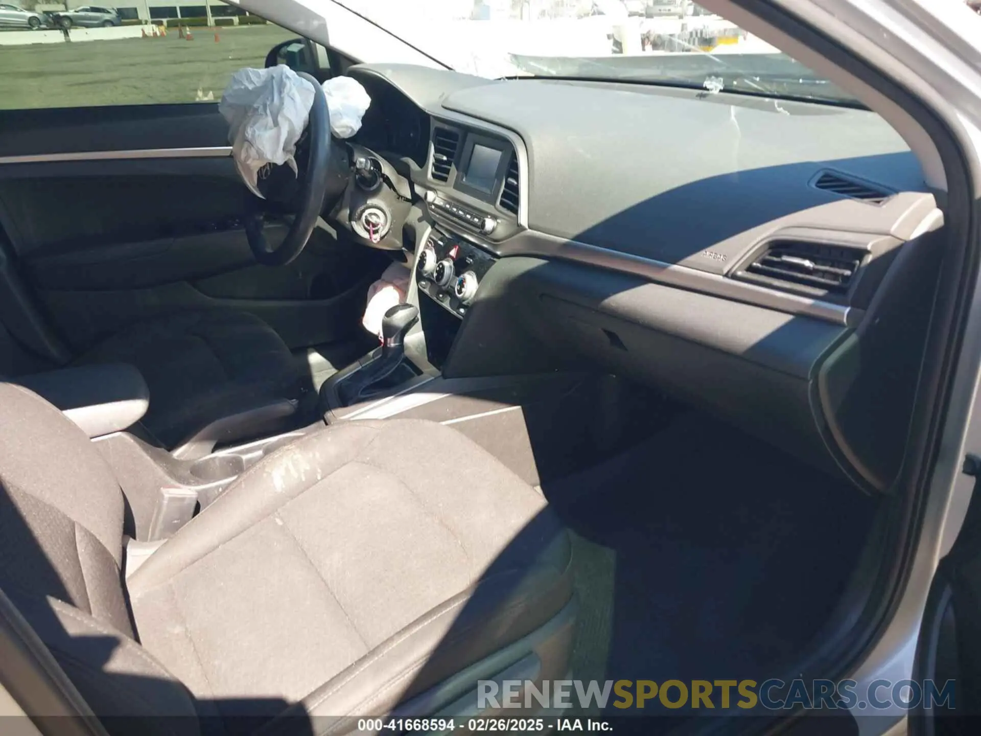 5 Photograph of a damaged car 5NPD74LF2KH452154 HYUNDAI ELANTRA 2019