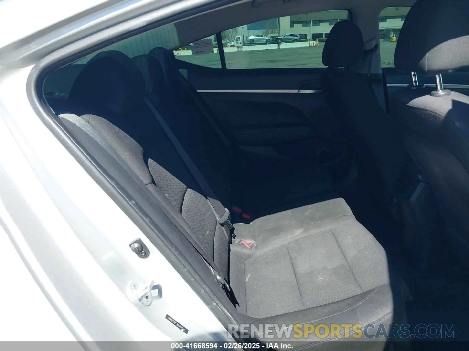 8 Photograph of a damaged car 5NPD74LF2KH452154 HYUNDAI ELANTRA 2019