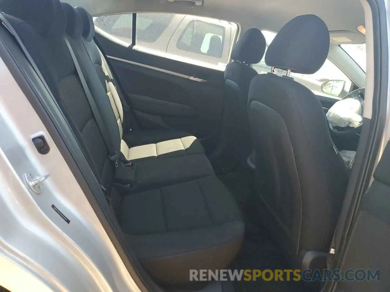 10 Photograph of a damaged car 5NPD74LF2KH454261 HYUNDAI ELANTRA 2019