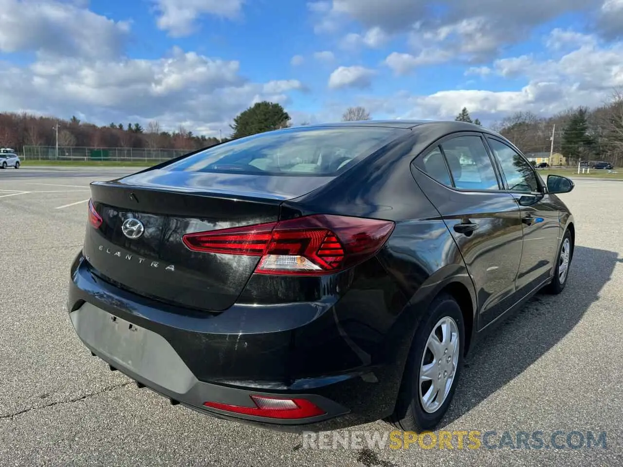 4 Photograph of a damaged car 5NPD74LF2KH455748 HYUNDAI ELANTRA 2019
