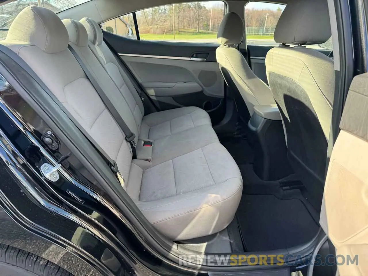 6 Photograph of a damaged car 5NPD74LF2KH455748 HYUNDAI ELANTRA 2019