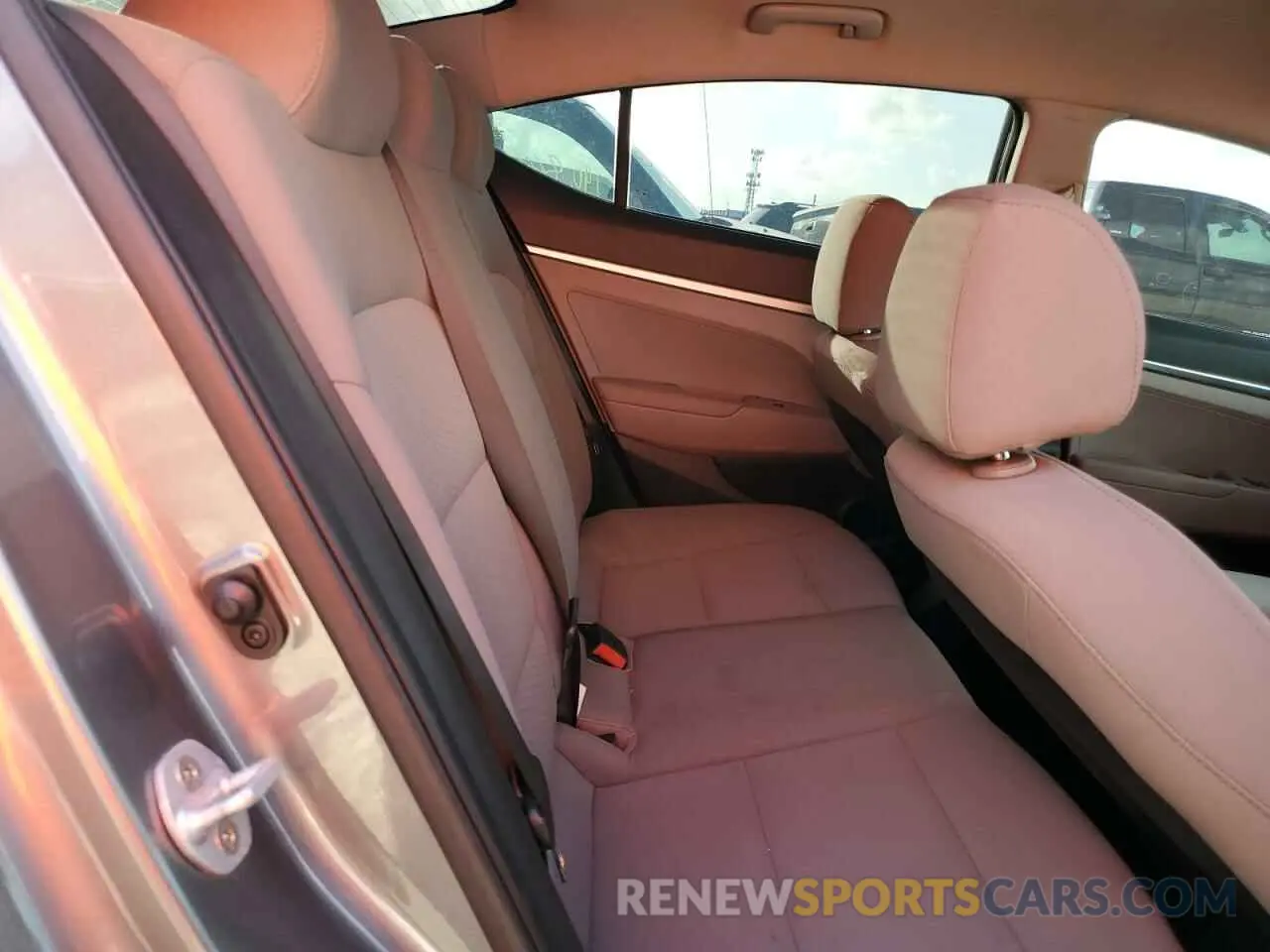 10 Photograph of a damaged car 5NPD74LF2KH457273 HYUNDAI ELANTRA 2019
