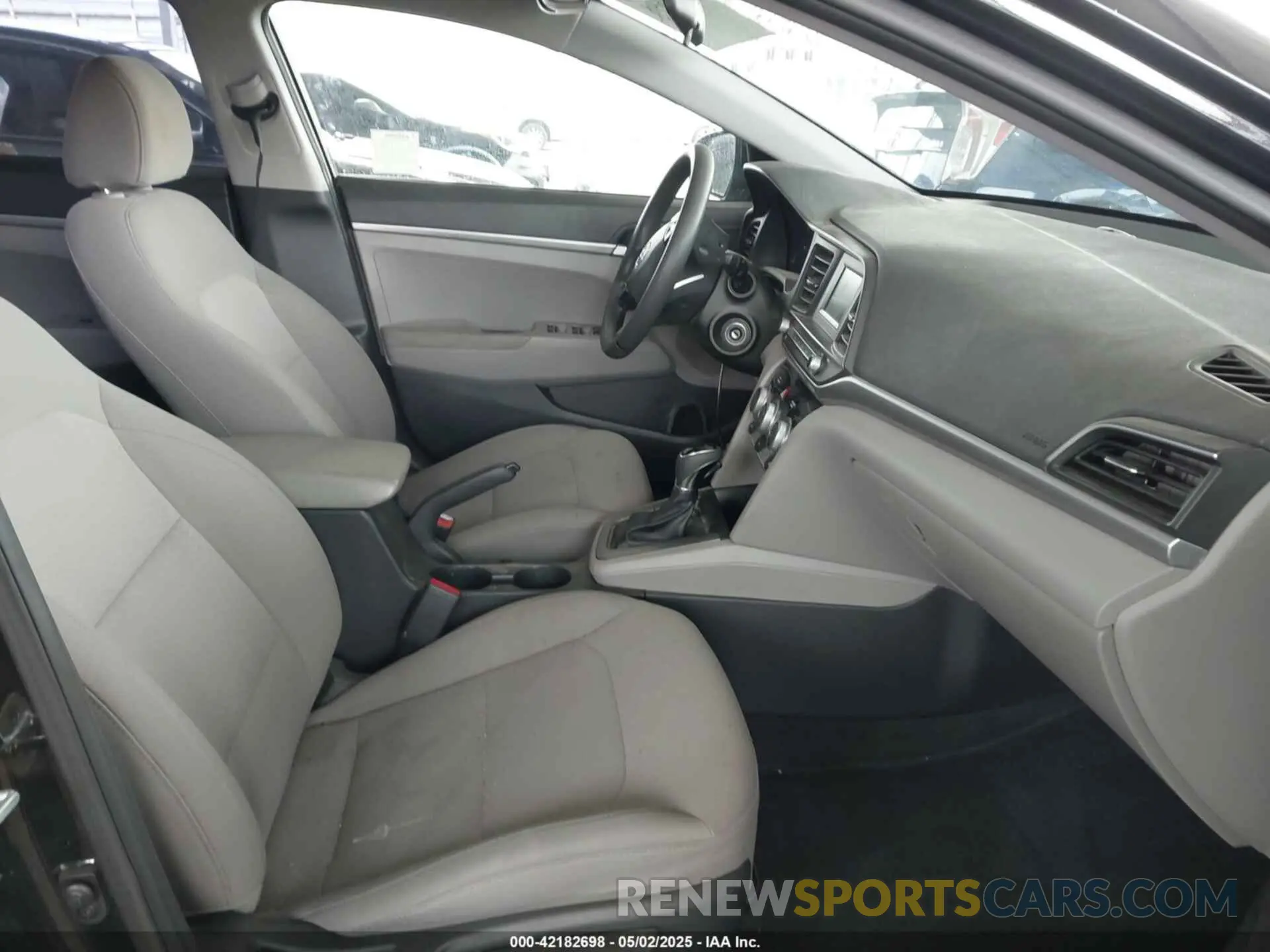 5 Photograph of a damaged car 5NPD74LF2KH487647 HYUNDAI ELANTRA 2019