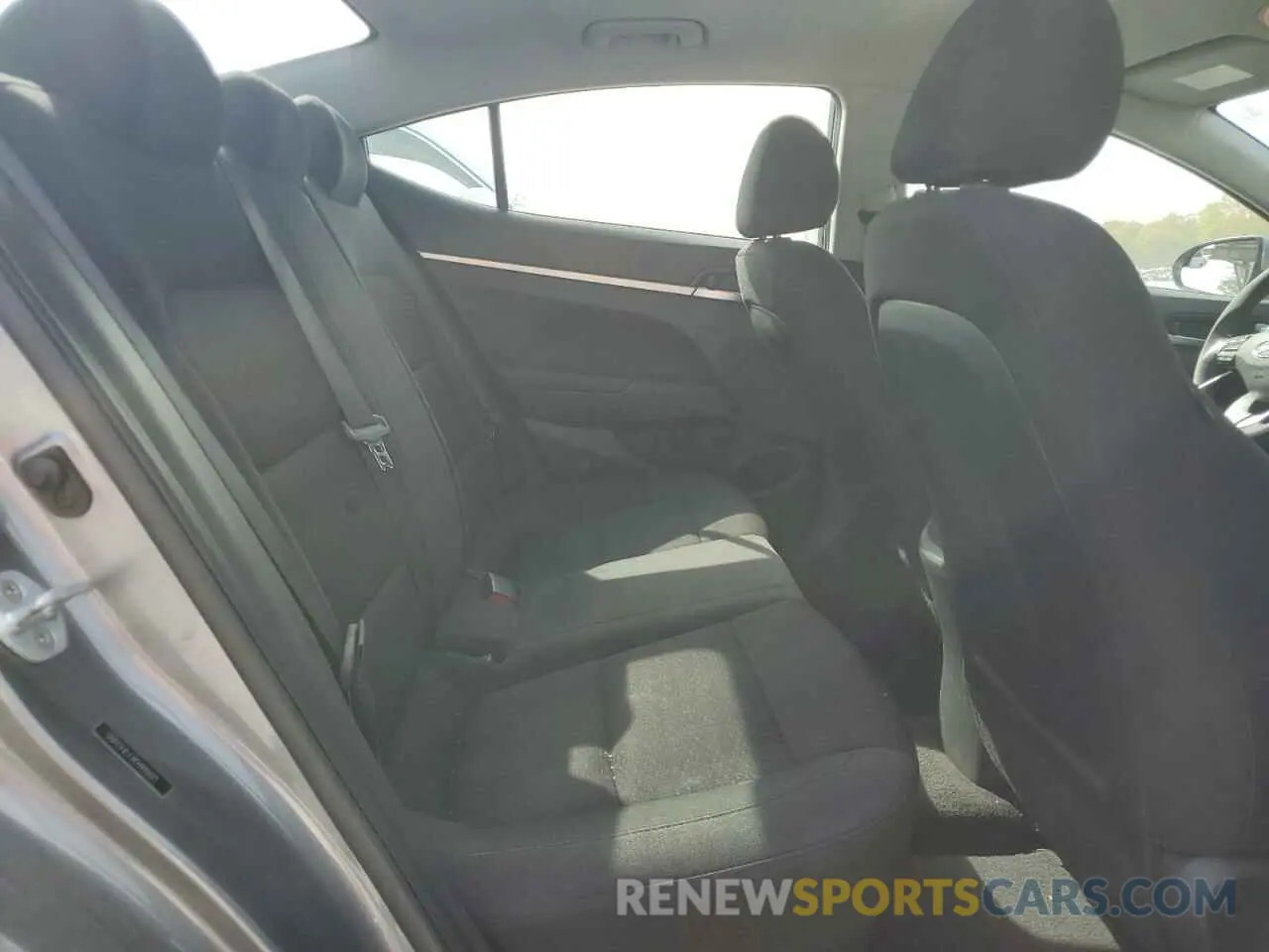 10 Photograph of a damaged car 5NPD74LF2KH490371 HYUNDAI ELANTRA 2019