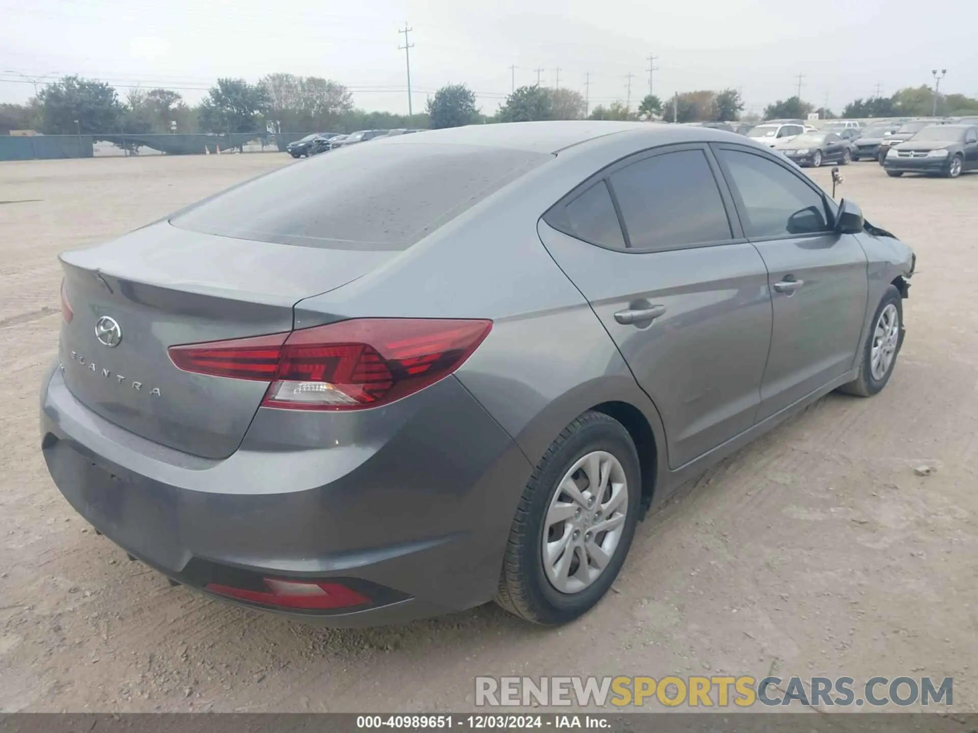 4 Photograph of a damaged car 5NPD74LF2KH494761 HYUNDAI ELANTRA 2019