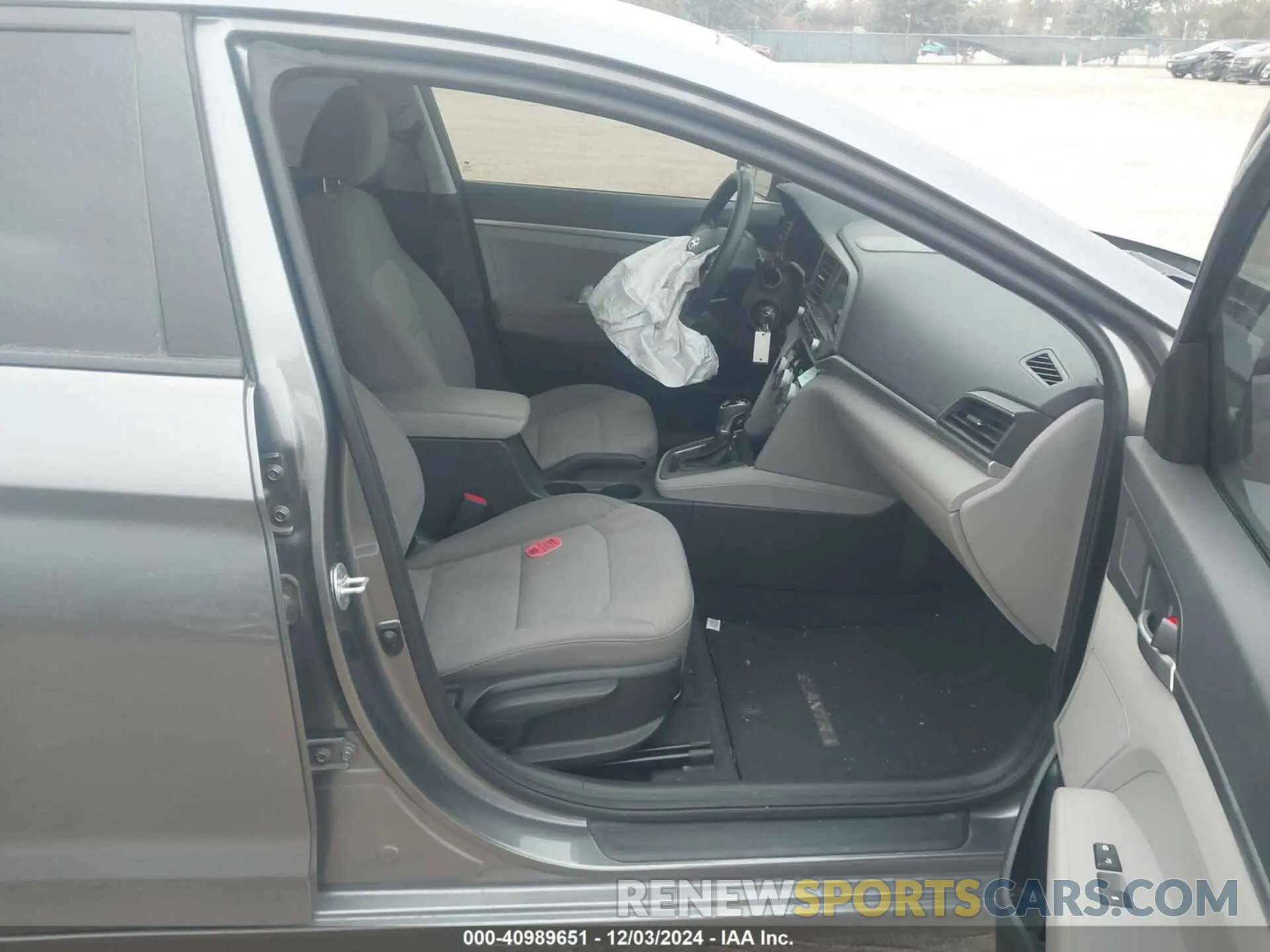 5 Photograph of a damaged car 5NPD74LF2KH494761 HYUNDAI ELANTRA 2019
