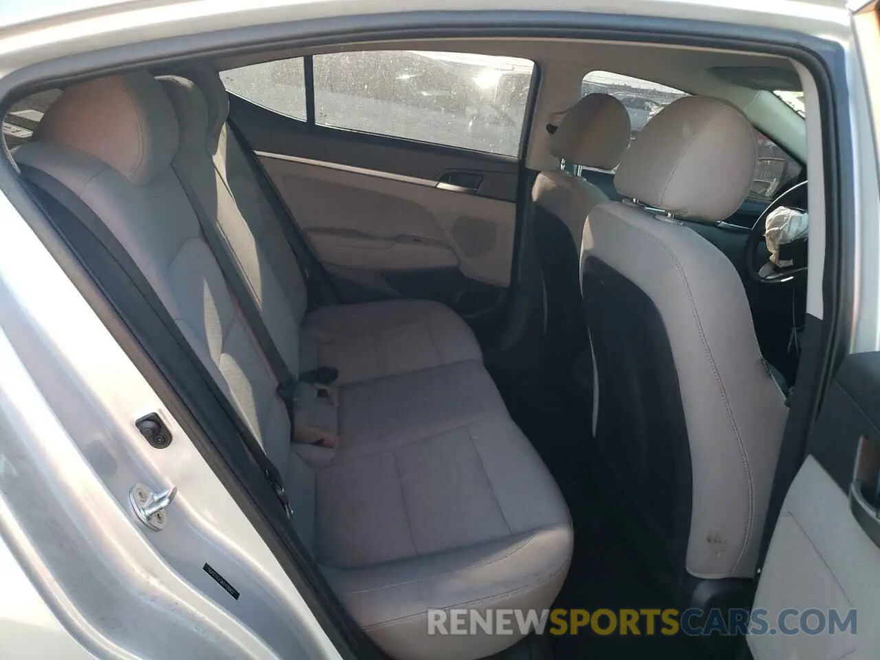 10 Photograph of a damaged car 5NPD74LF3KH418062 HYUNDAI ELANTRA 2019