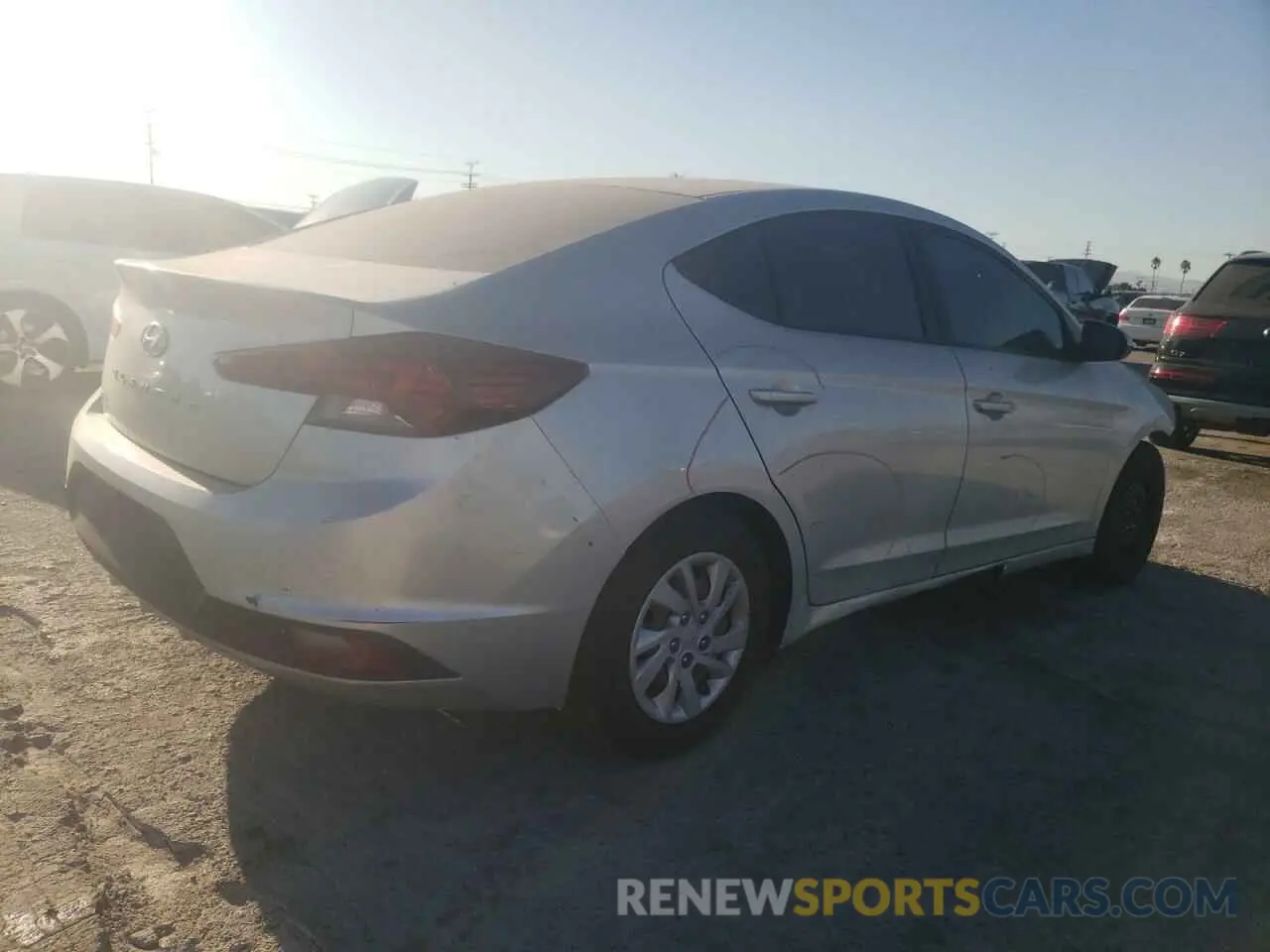 4 Photograph of a damaged car 5NPD74LF3KH418062 HYUNDAI ELANTRA 2019