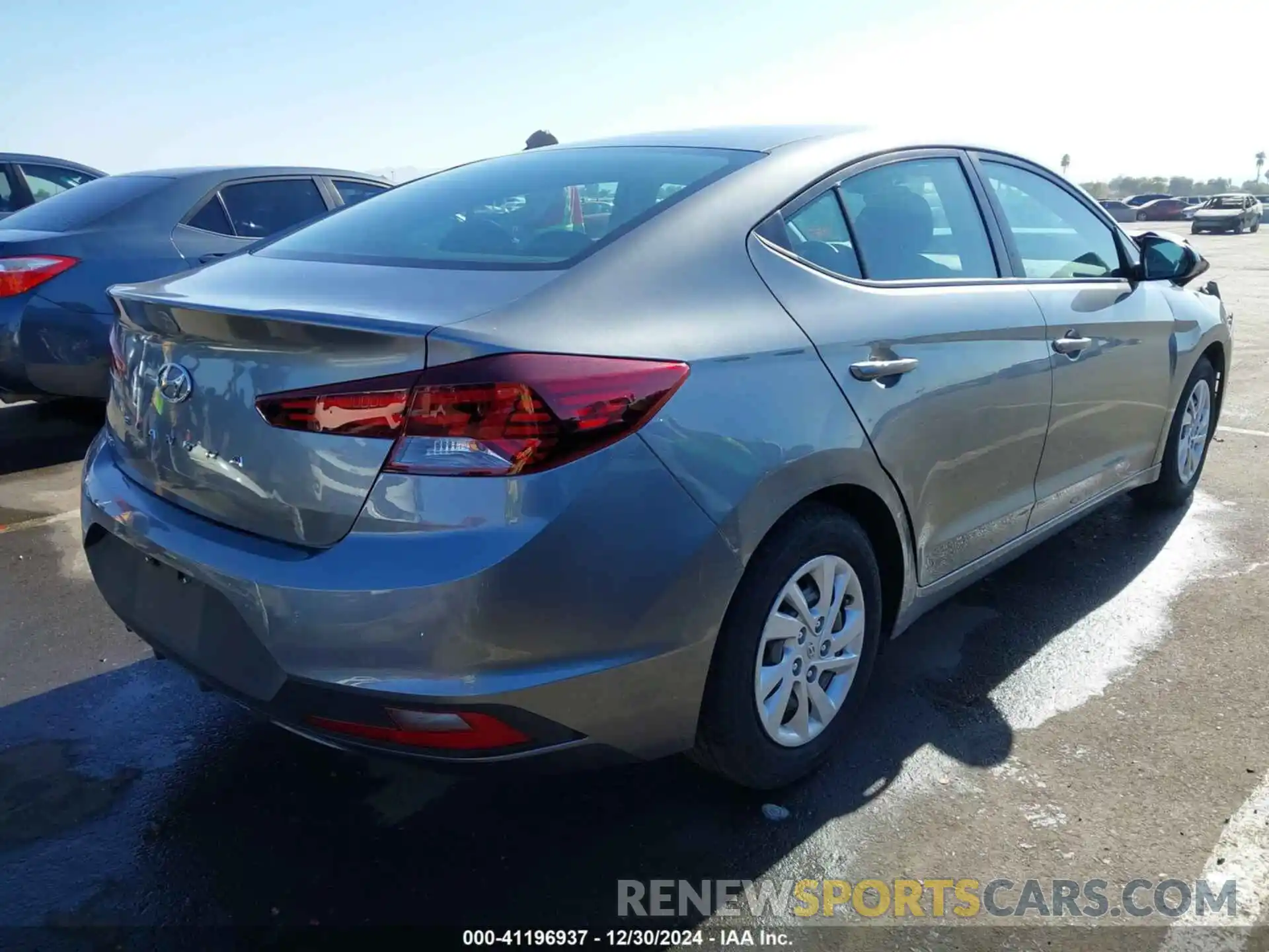 4 Photograph of a damaged car 5NPD74LF3KH439347 HYUNDAI ELANTRA 2019