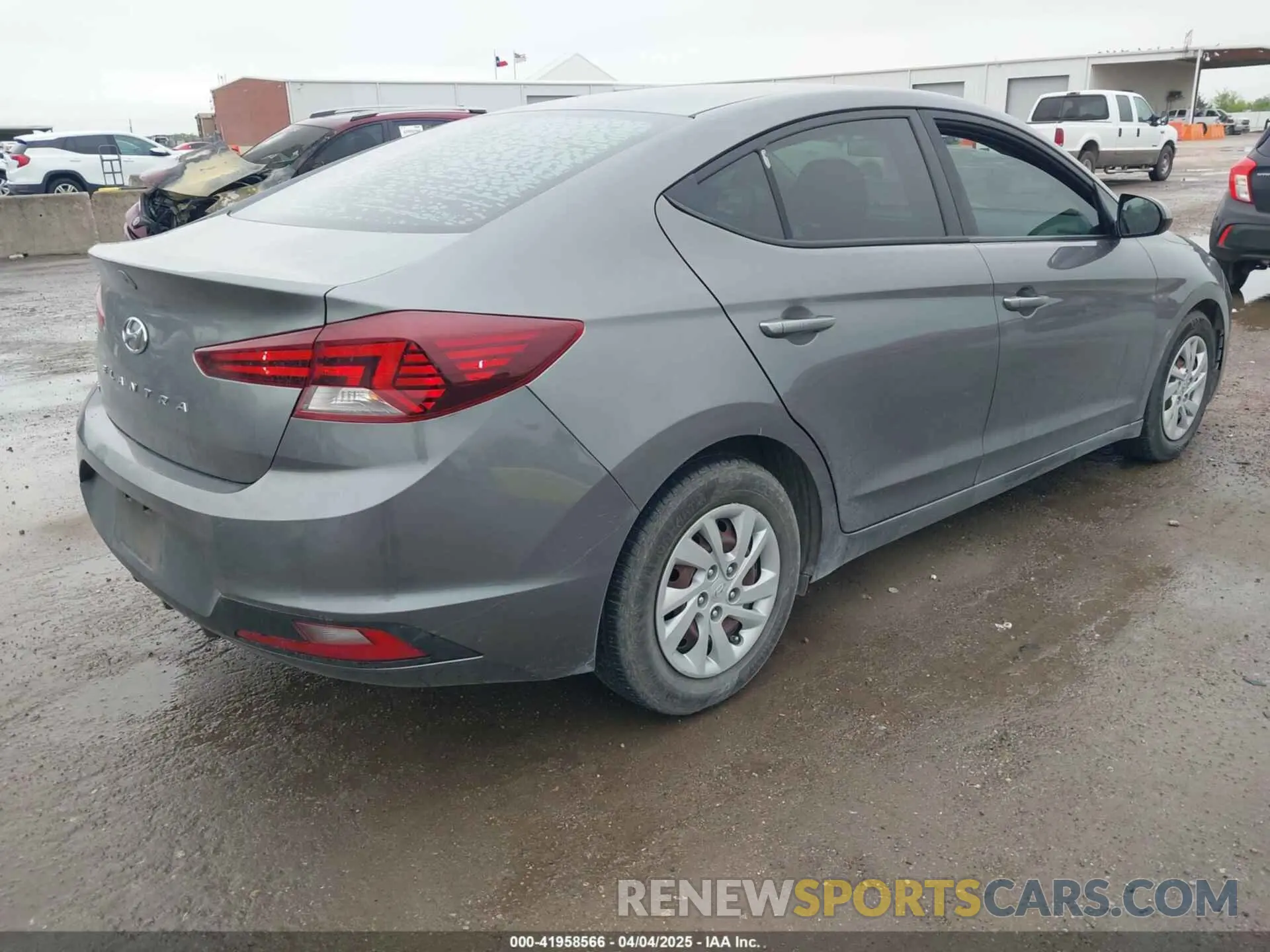 4 Photograph of a damaged car 5NPD74LF3KH451188 HYUNDAI ELANTRA 2019