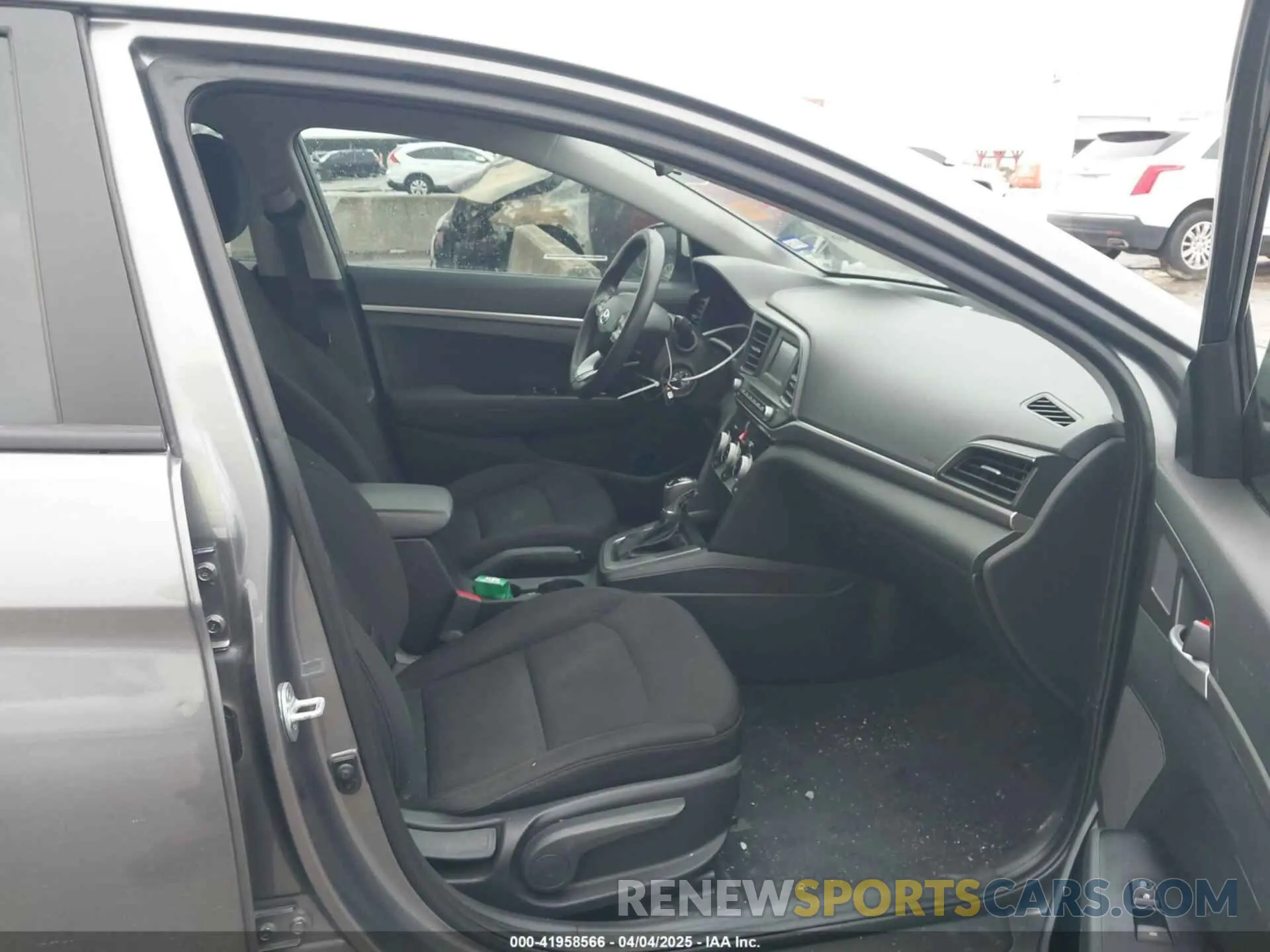 5 Photograph of a damaged car 5NPD74LF3KH451188 HYUNDAI ELANTRA 2019