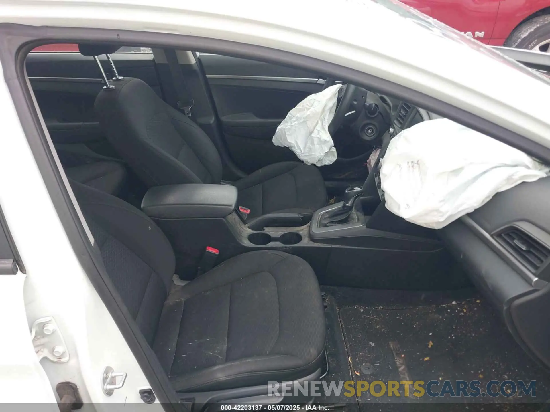 5 Photograph of a damaged car 5NPD74LF3KH467486 HYUNDAI ELANTRA 2019