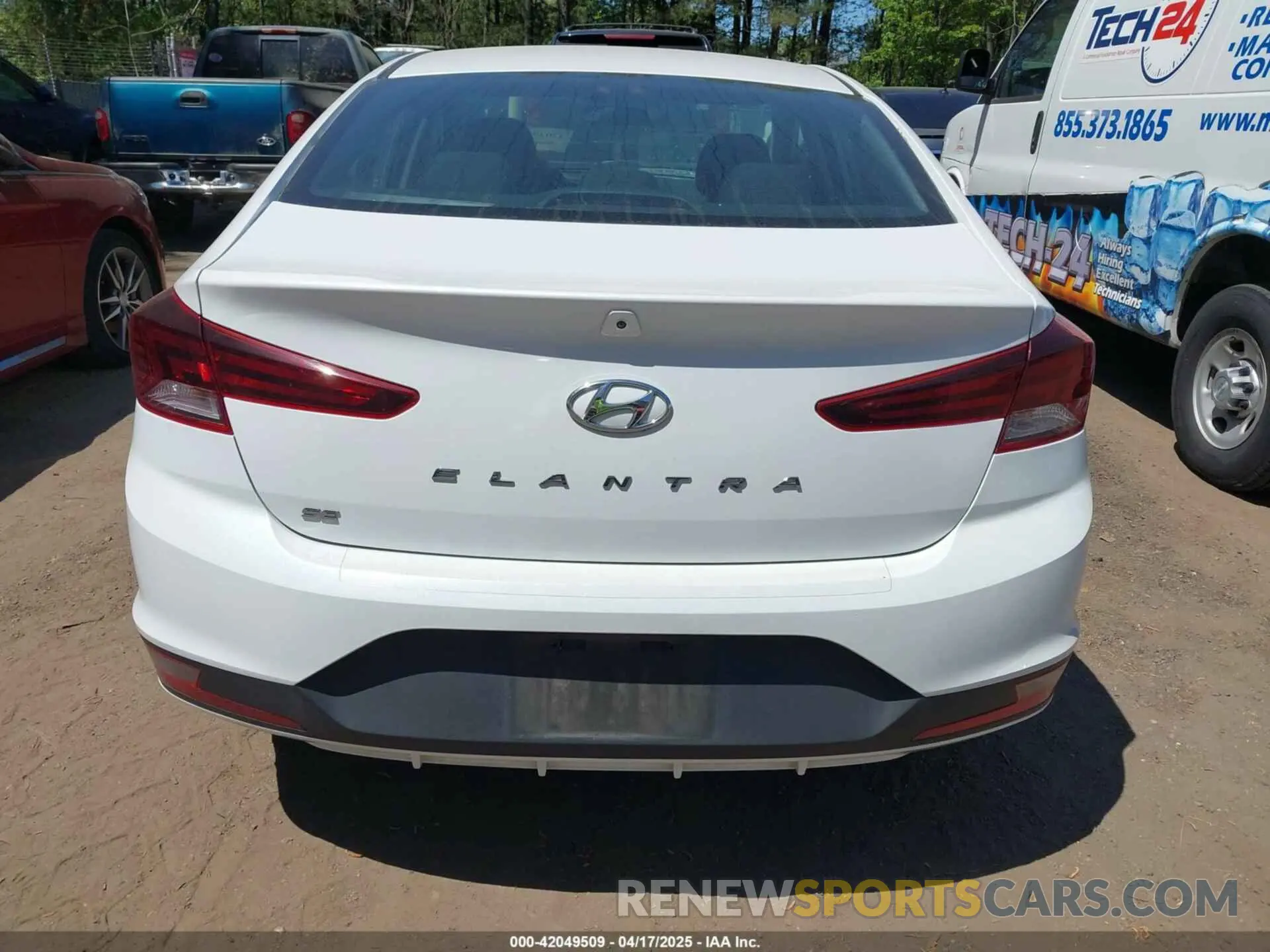16 Photograph of a damaged car 5NPD74LF3KH487348 HYUNDAI ELANTRA 2019