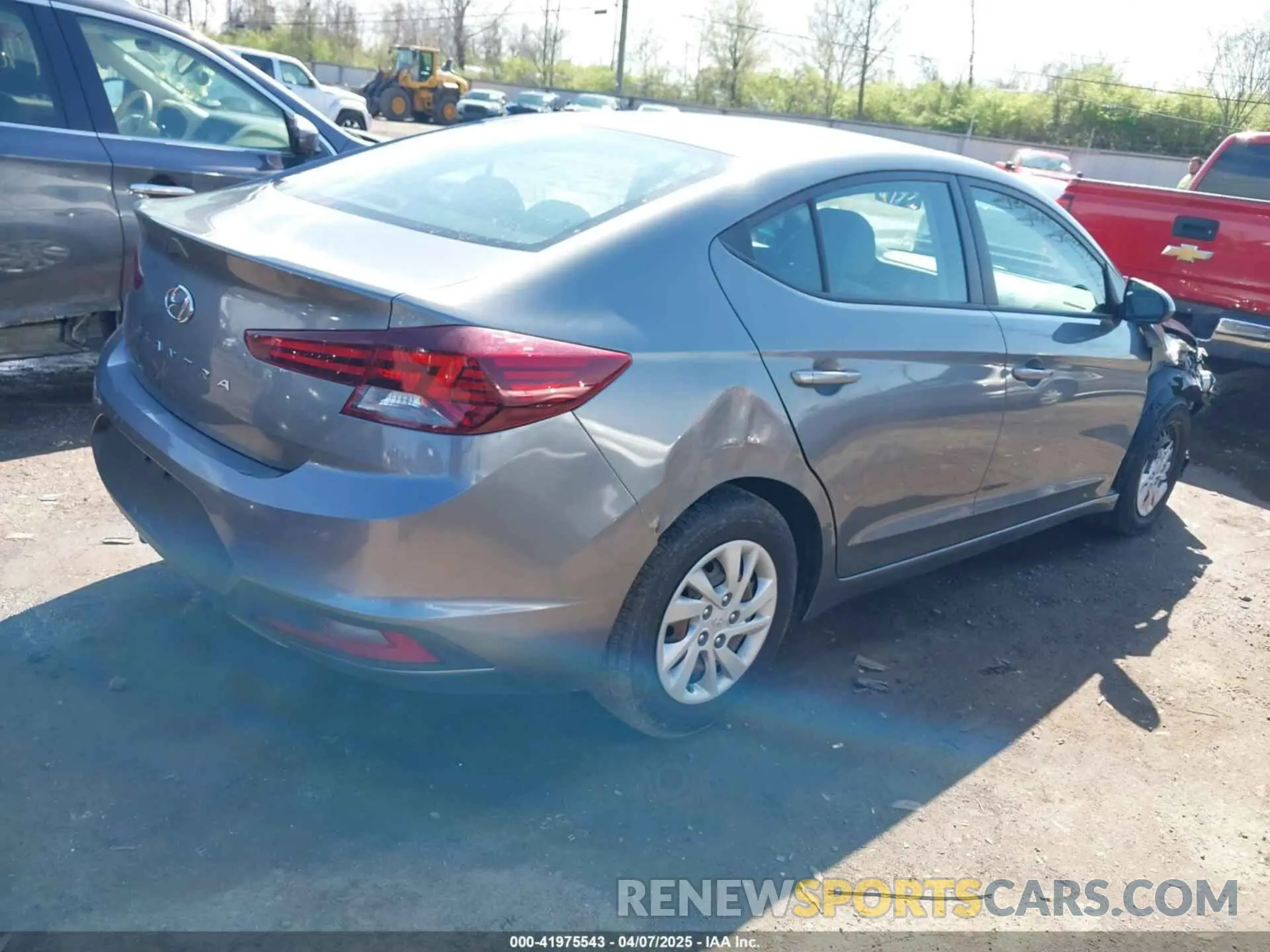 4 Photograph of a damaged car 5NPD74LF3KH494171 HYUNDAI ELANTRA 2019
