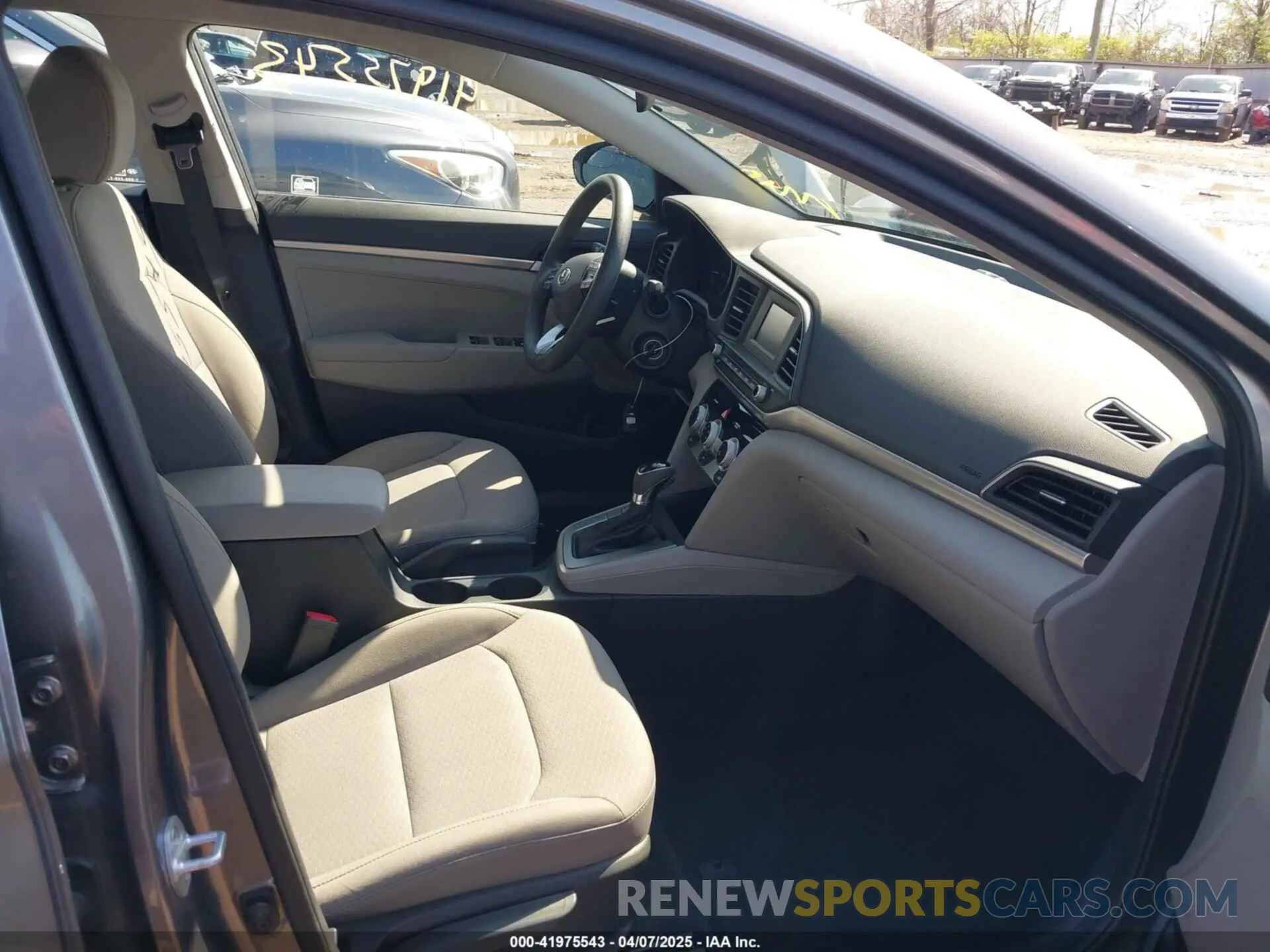 5 Photograph of a damaged car 5NPD74LF3KH494171 HYUNDAI ELANTRA 2019