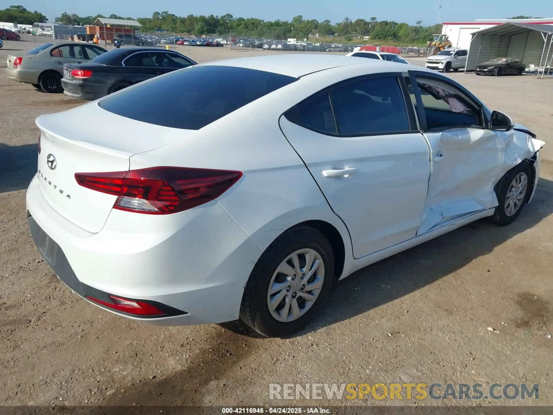 4 Photograph of a damaged car 5NPD74LF3KH497121 HYUNDAI ELANTRA 2019