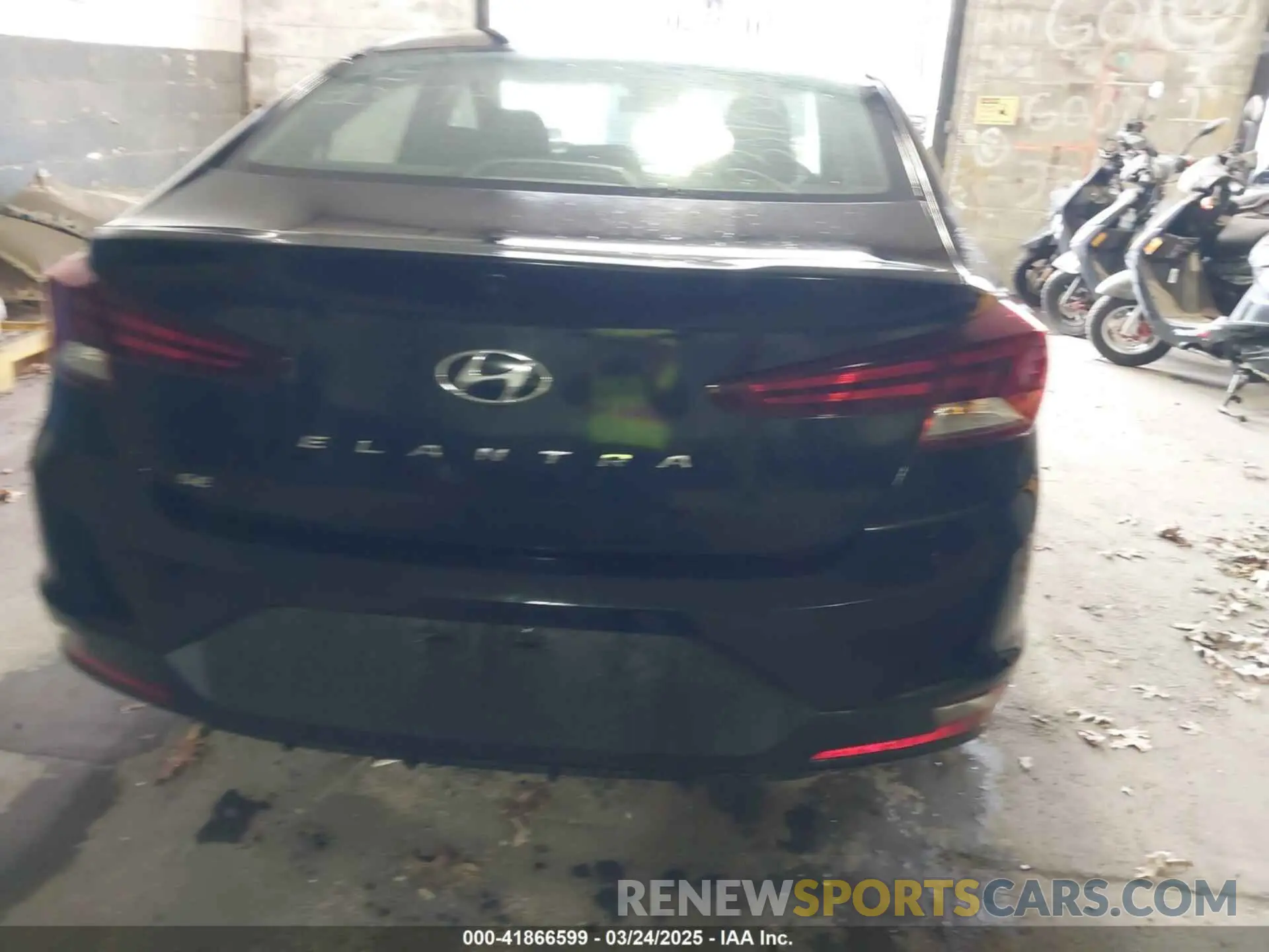 15 Photograph of a damaged car 5NPD74LF4KH424811 HYUNDAI ELANTRA 2019