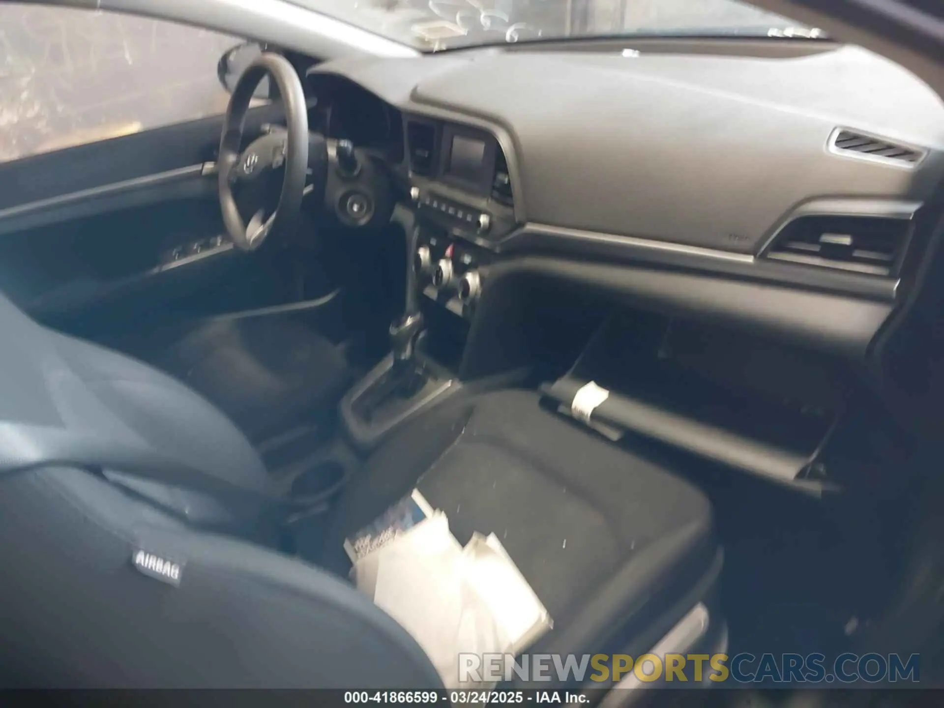 5 Photograph of a damaged car 5NPD74LF4KH424811 HYUNDAI ELANTRA 2019