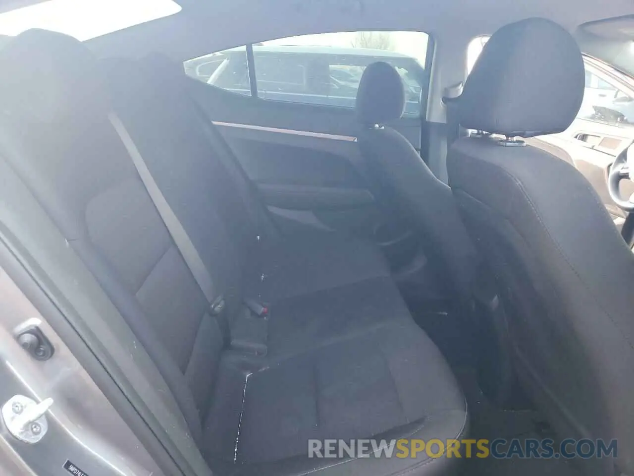 10 Photograph of a damaged car 5NPD74LF4KH432696 HYUNDAI ELANTRA 2019