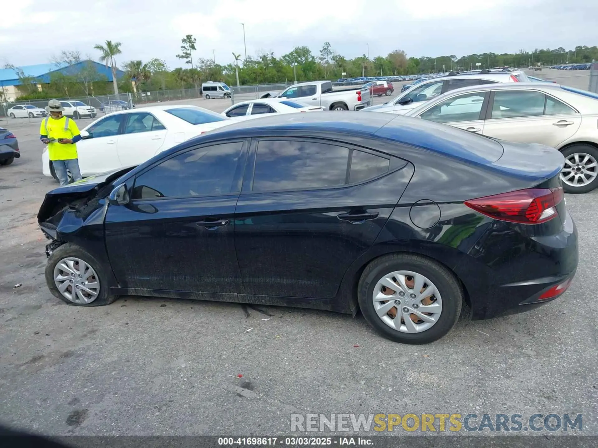 14 Photograph of a damaged car 5NPD74LF4KH441026 HYUNDAI ELANTRA 2019