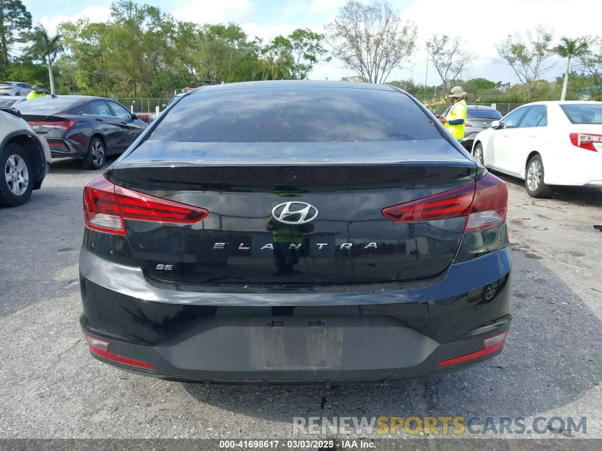 16 Photograph of a damaged car 5NPD74LF4KH441026 HYUNDAI ELANTRA 2019