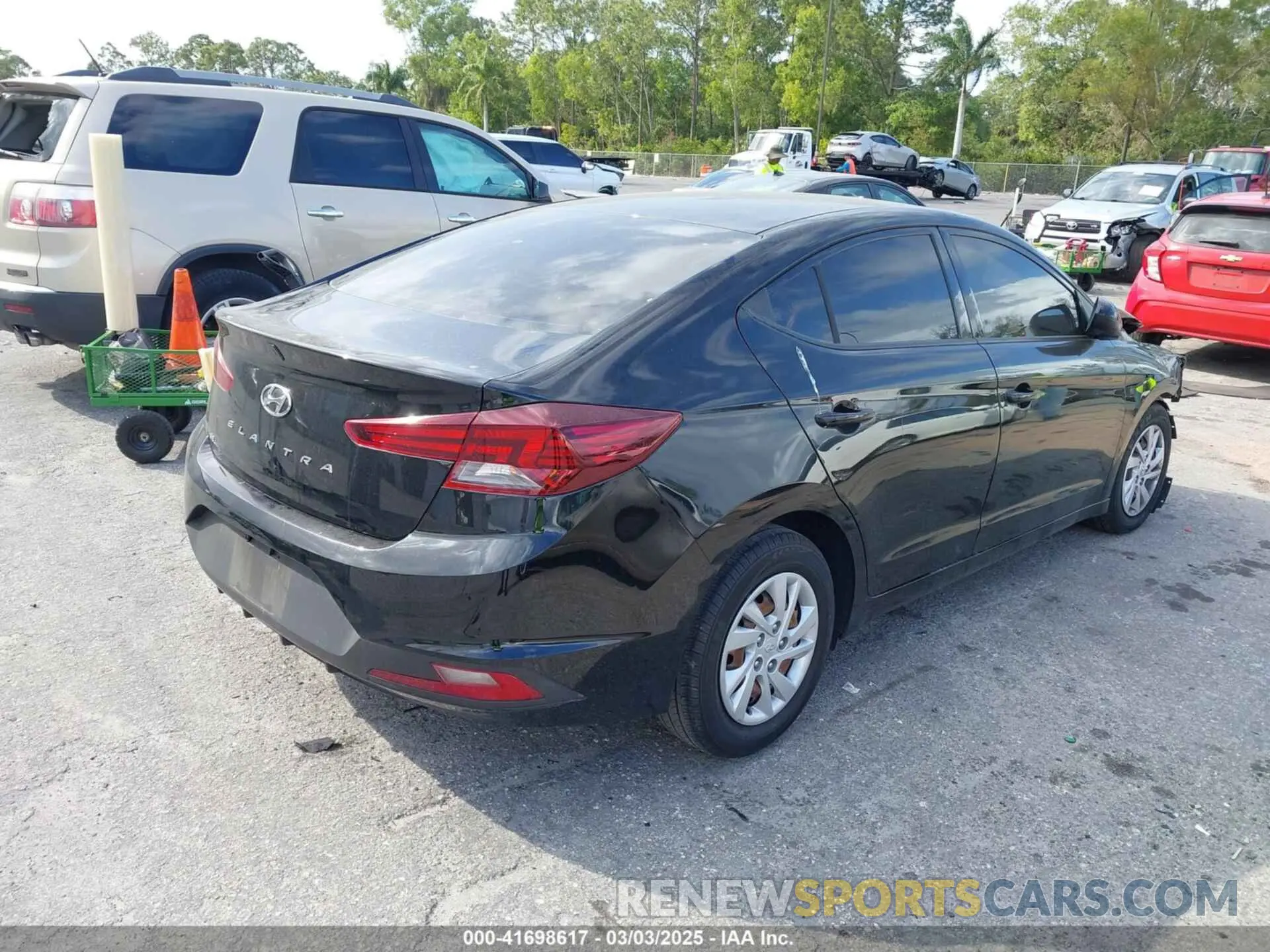 4 Photograph of a damaged car 5NPD74LF4KH441026 HYUNDAI ELANTRA 2019