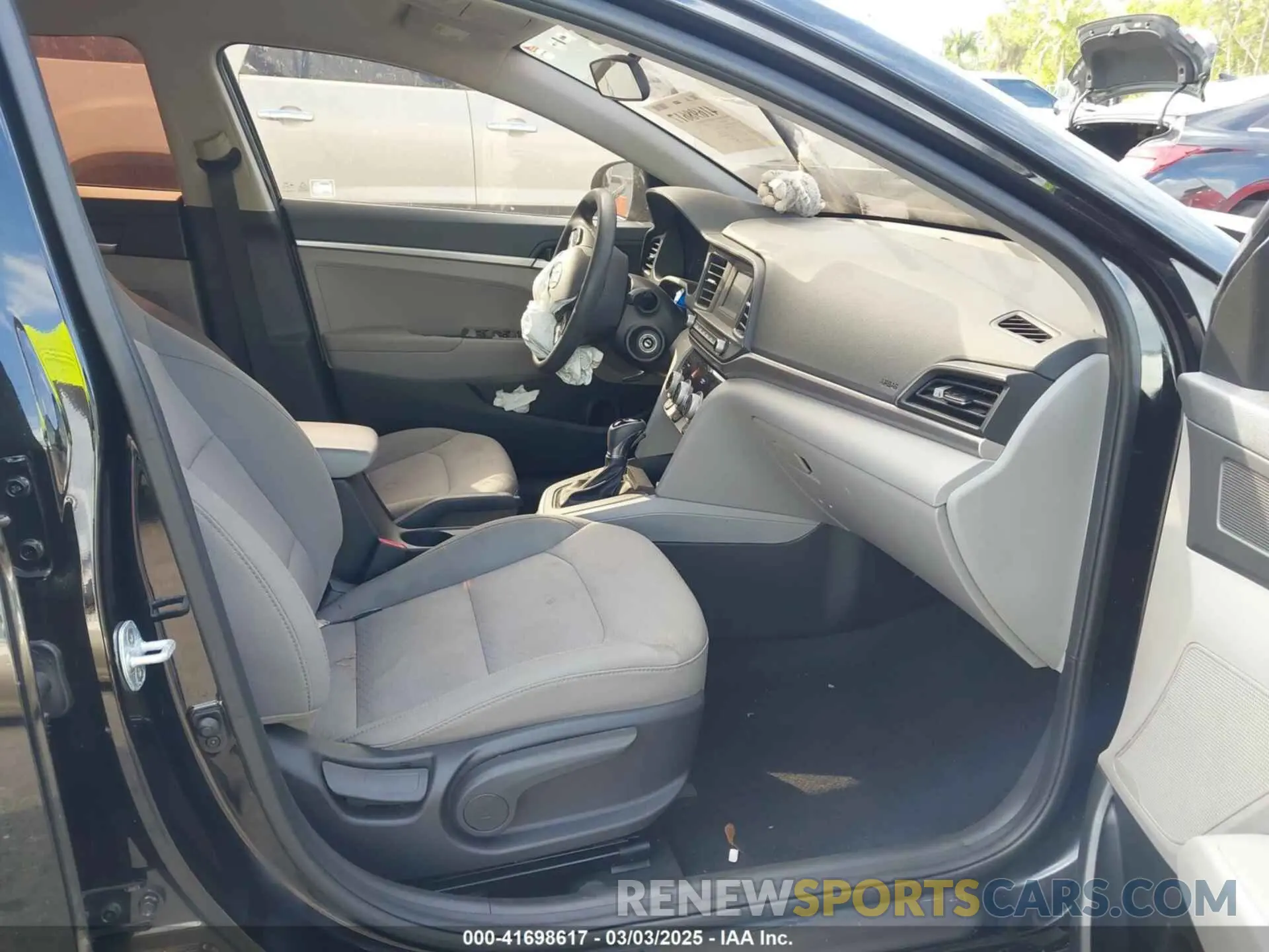 5 Photograph of a damaged car 5NPD74LF4KH441026 HYUNDAI ELANTRA 2019