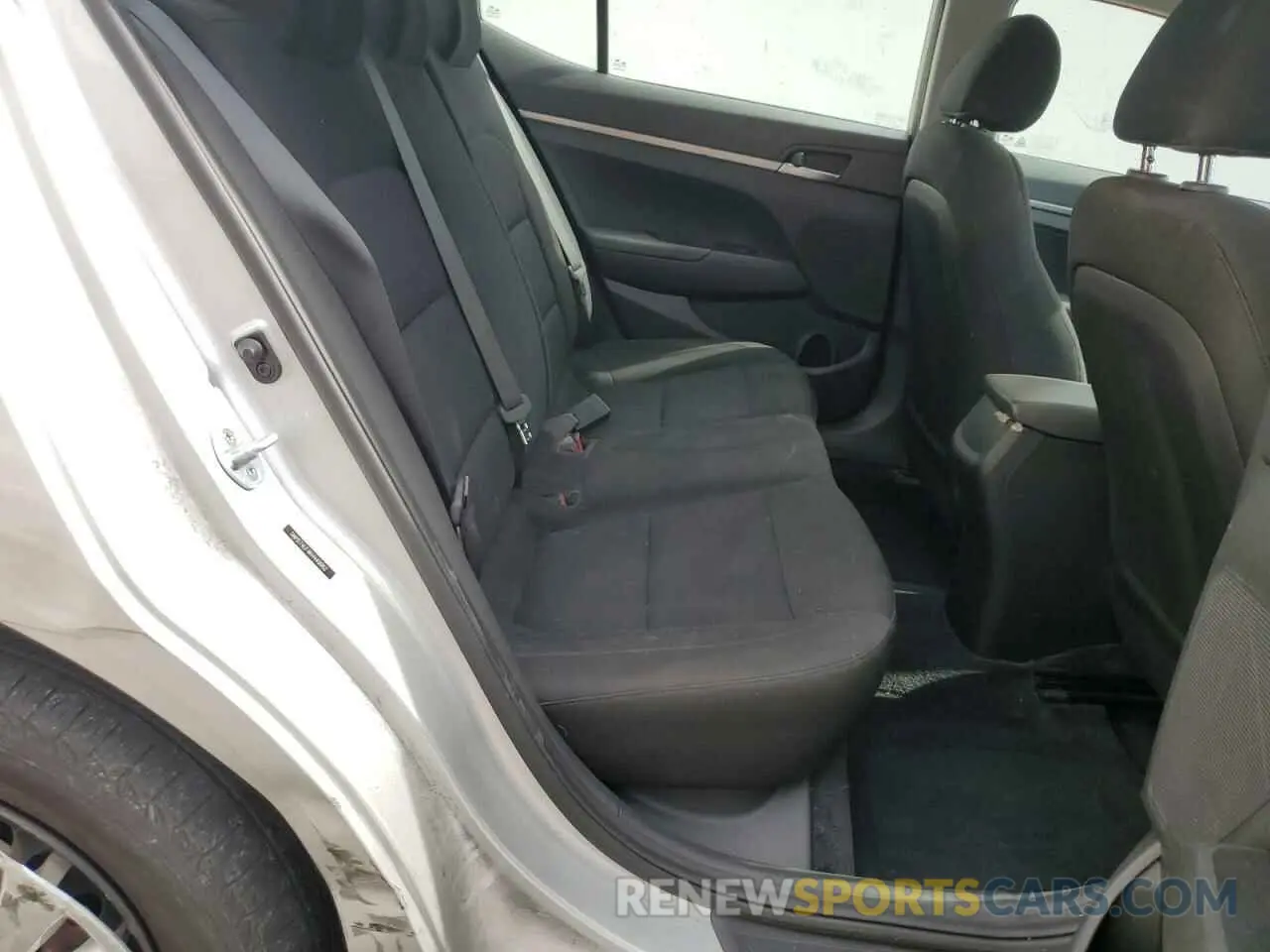 10 Photograph of a damaged car 5NPD74LF4KH449062 HYUNDAI ELANTRA 2019