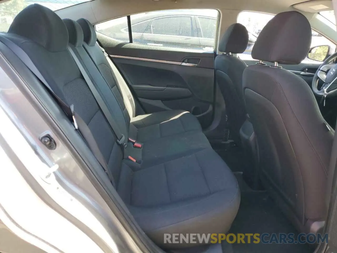 10 Photograph of a damaged car 5NPD74LF4KH470168 HYUNDAI ELANTRA 2019