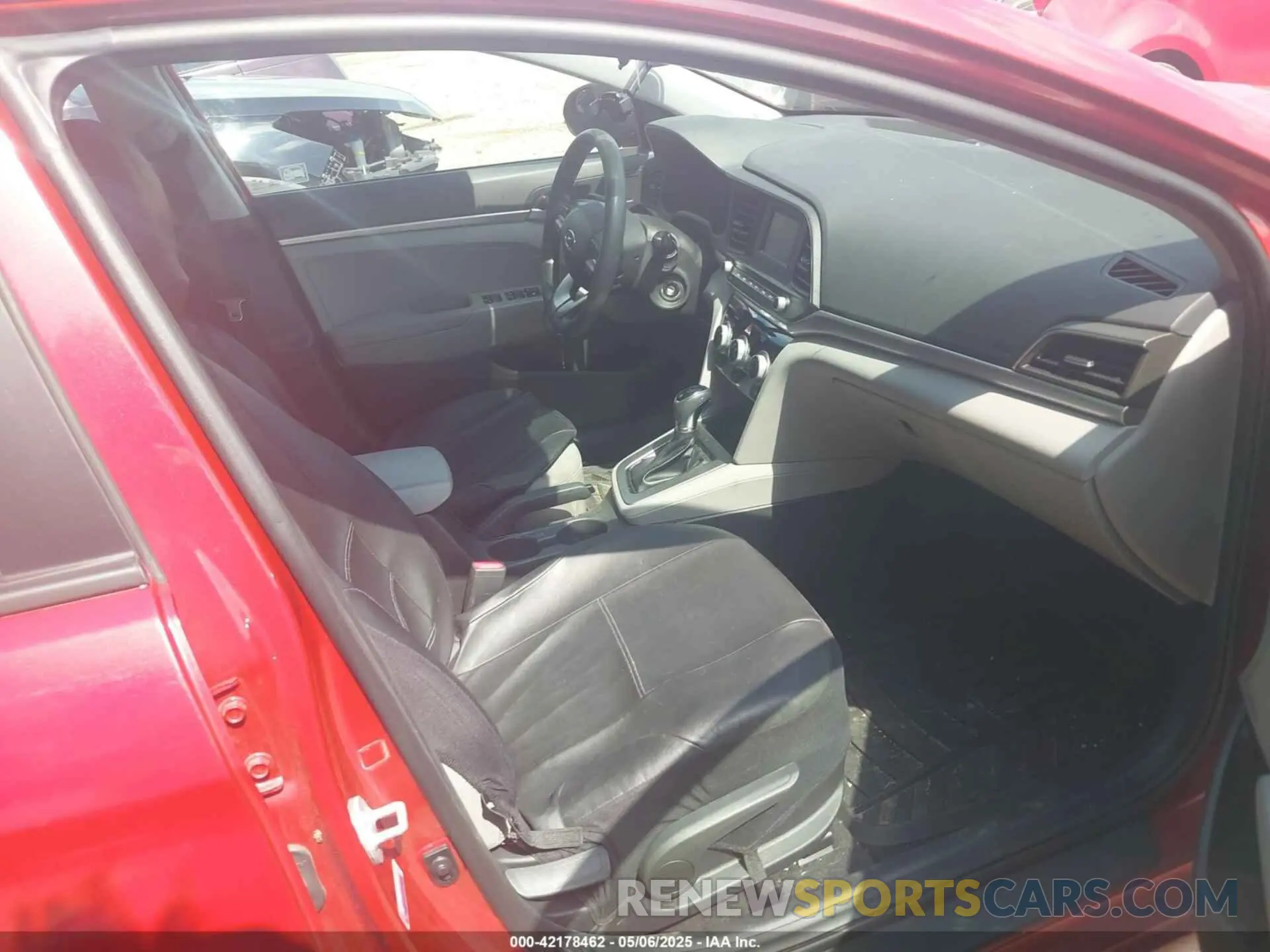 5 Photograph of a damaged car 5NPD74LF4KH473801 HYUNDAI ELANTRA 2019