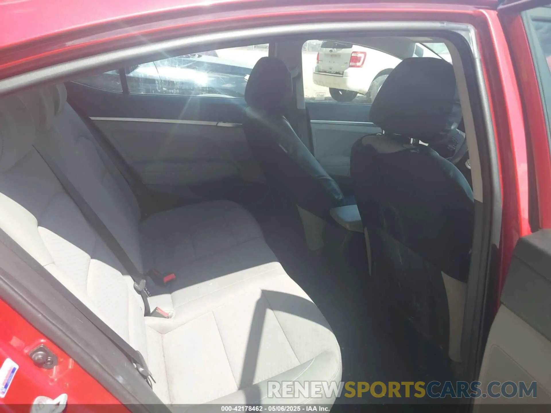 8 Photograph of a damaged car 5NPD74LF4KH473801 HYUNDAI ELANTRA 2019