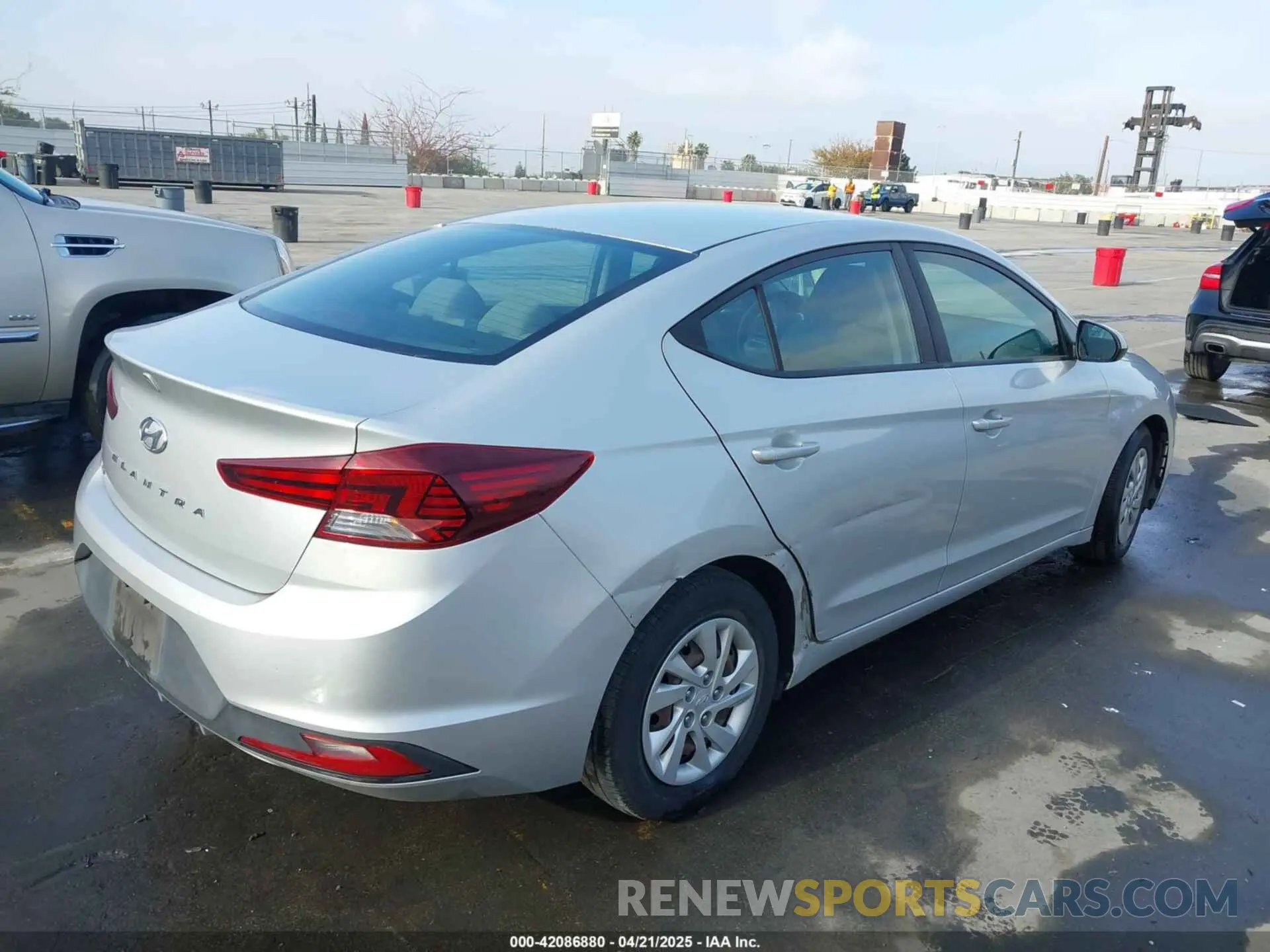 4 Photograph of a damaged car 5NPD74LF4KH485849 HYUNDAI ELANTRA 2019