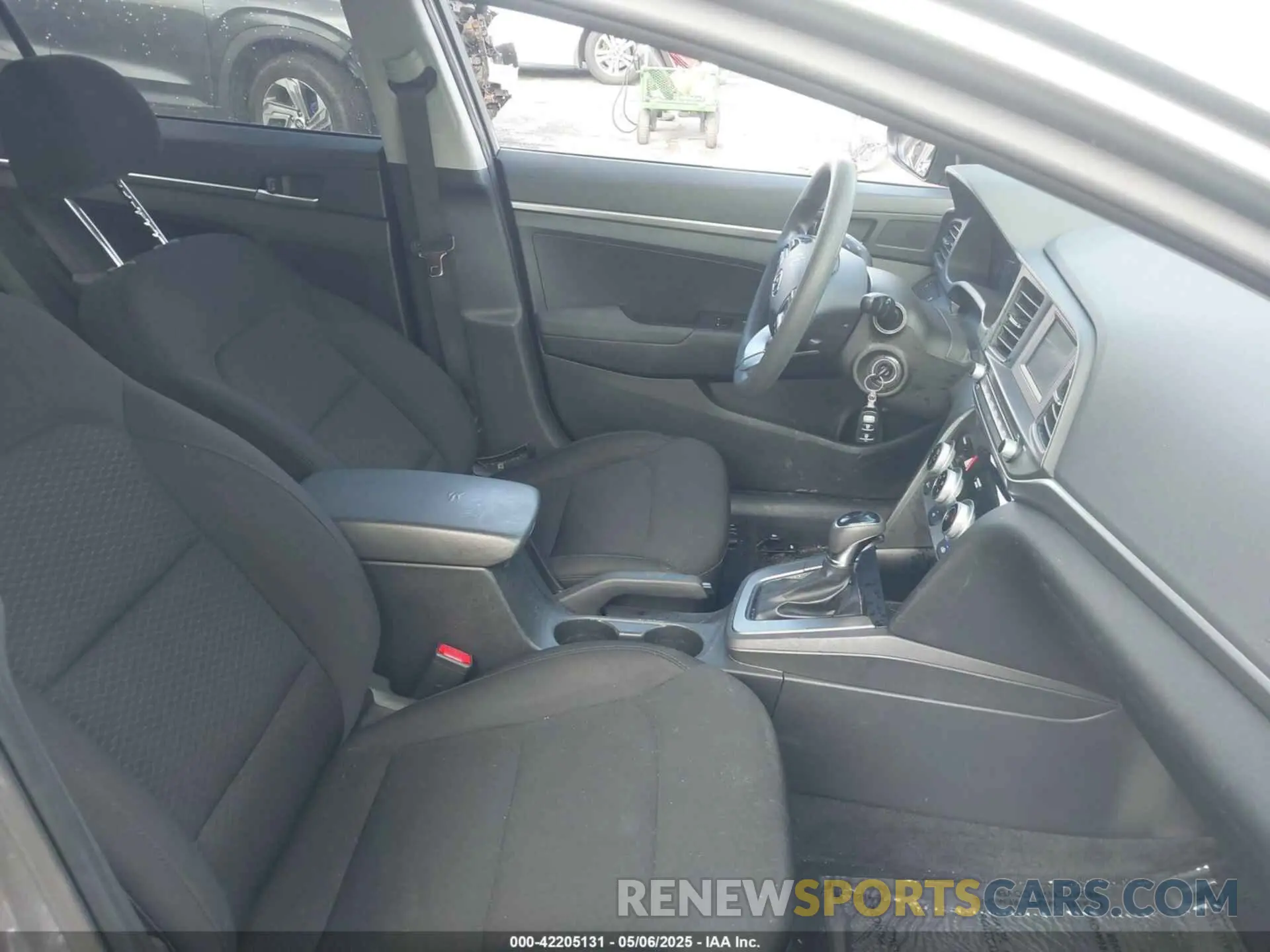 5 Photograph of a damaged car 5NPD74LF4KH488752 HYUNDAI ELANTRA 2019
