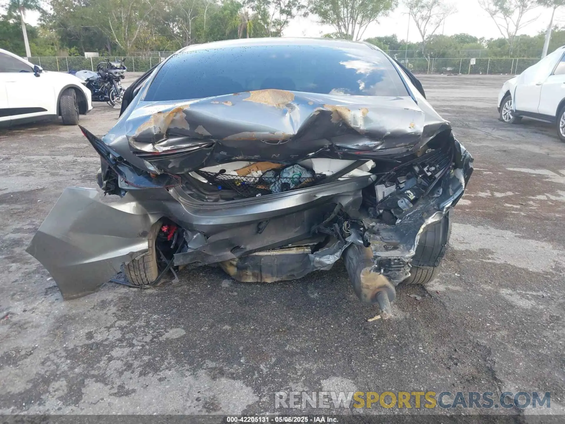6 Photograph of a damaged car 5NPD74LF4KH488752 HYUNDAI ELANTRA 2019