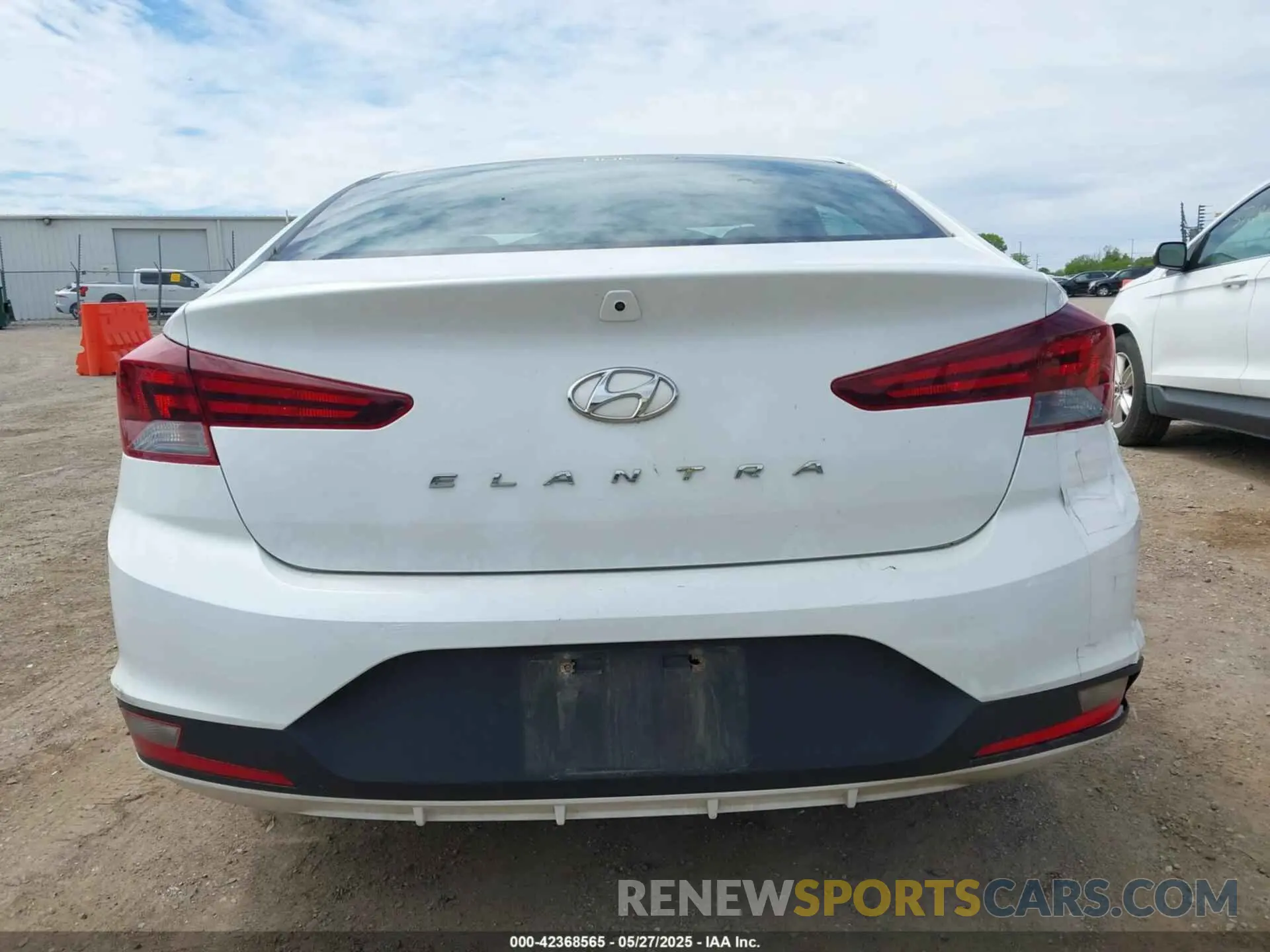 16 Photograph of a damaged car 5NPD74LF5KH427149 HYUNDAI ELANTRA 2019