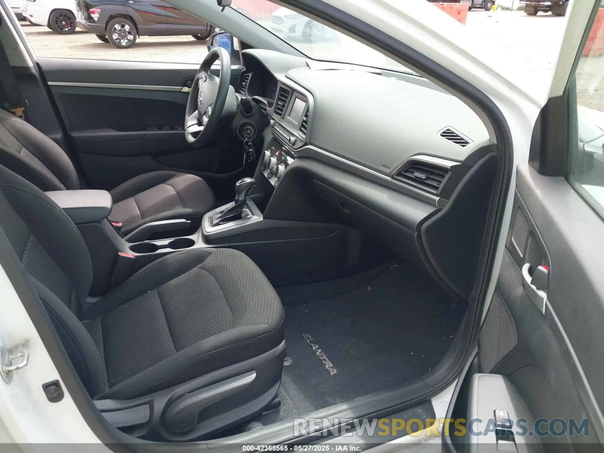 5 Photograph of a damaged car 5NPD74LF5KH427149 HYUNDAI ELANTRA 2019