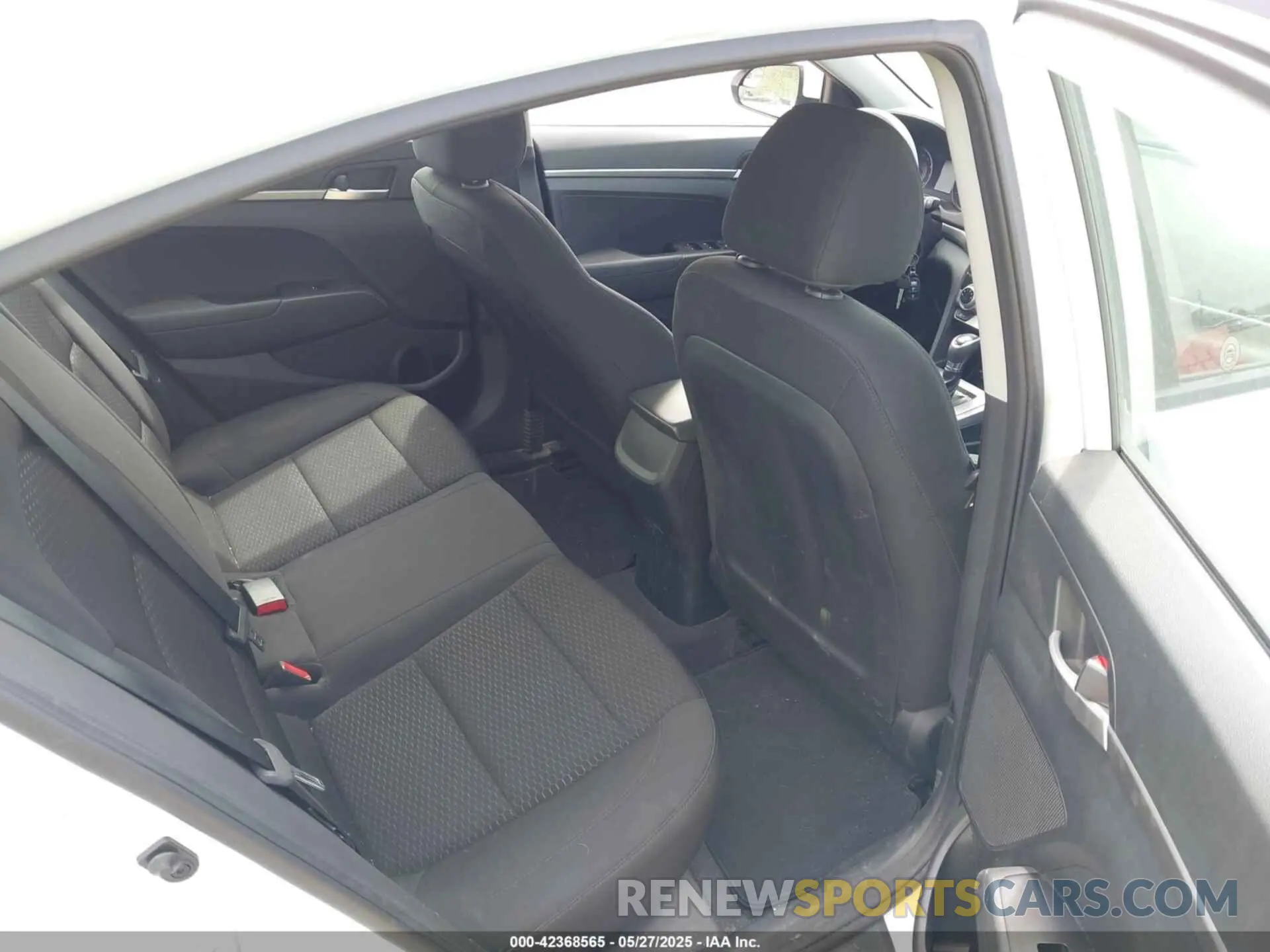 8 Photograph of a damaged car 5NPD74LF5KH427149 HYUNDAI ELANTRA 2019
