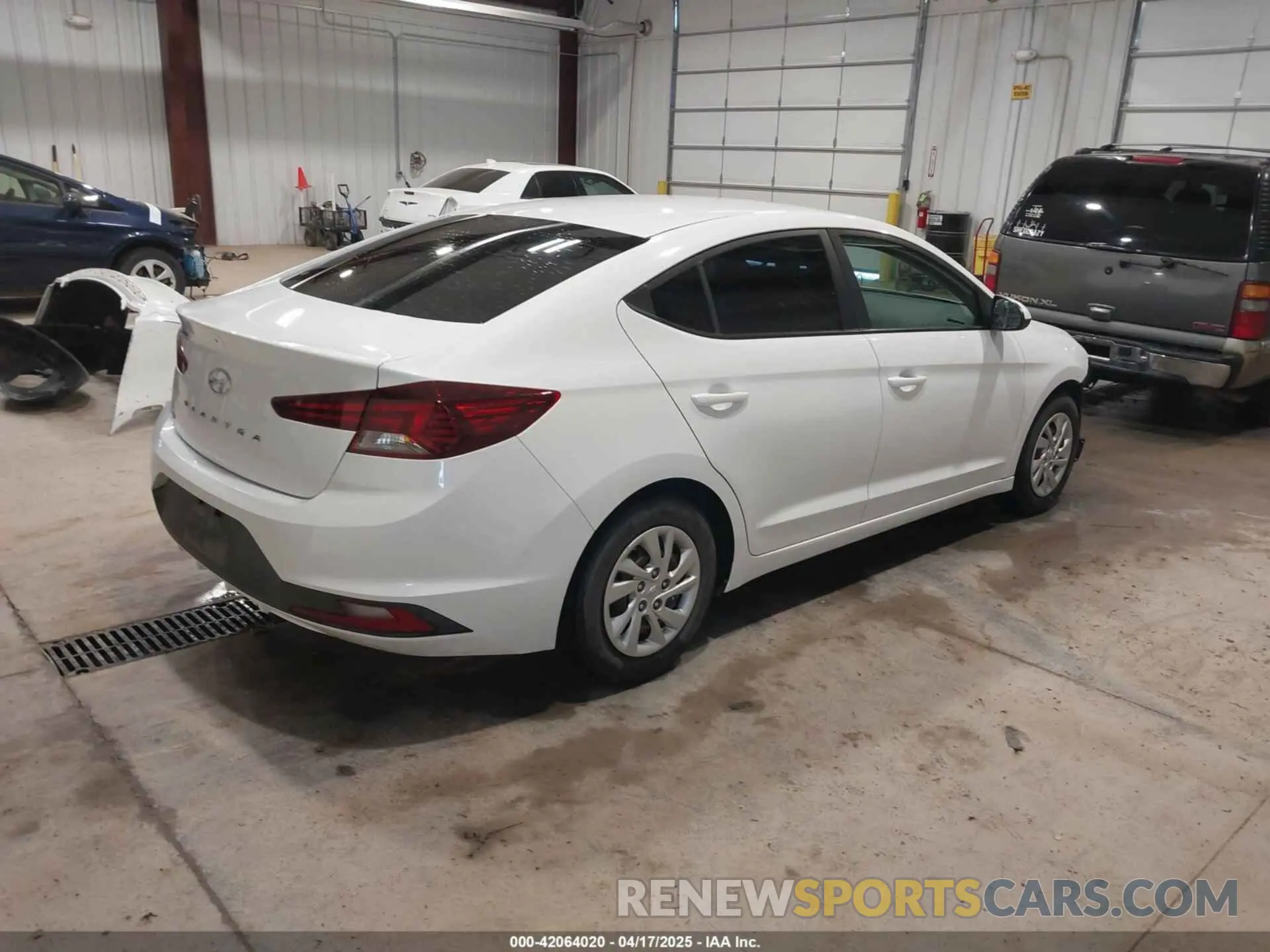 4 Photograph of a damaged car 5NPD74LF5KH437406 HYUNDAI ELANTRA 2019