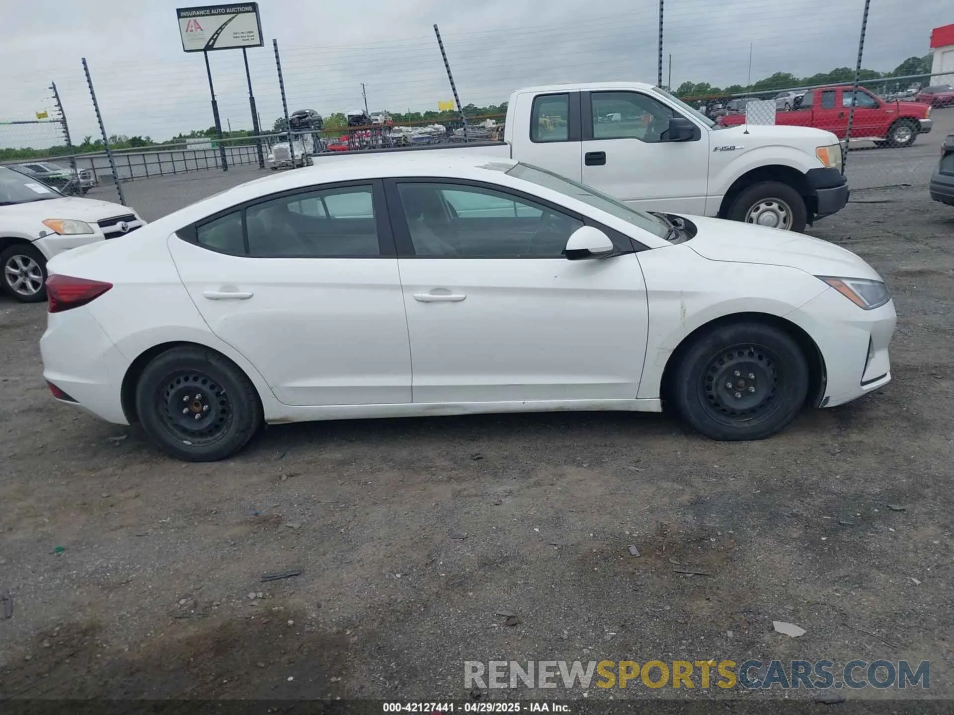 13 Photograph of a damaged car 5NPD74LF5KH439382 HYUNDAI ELANTRA 2019
