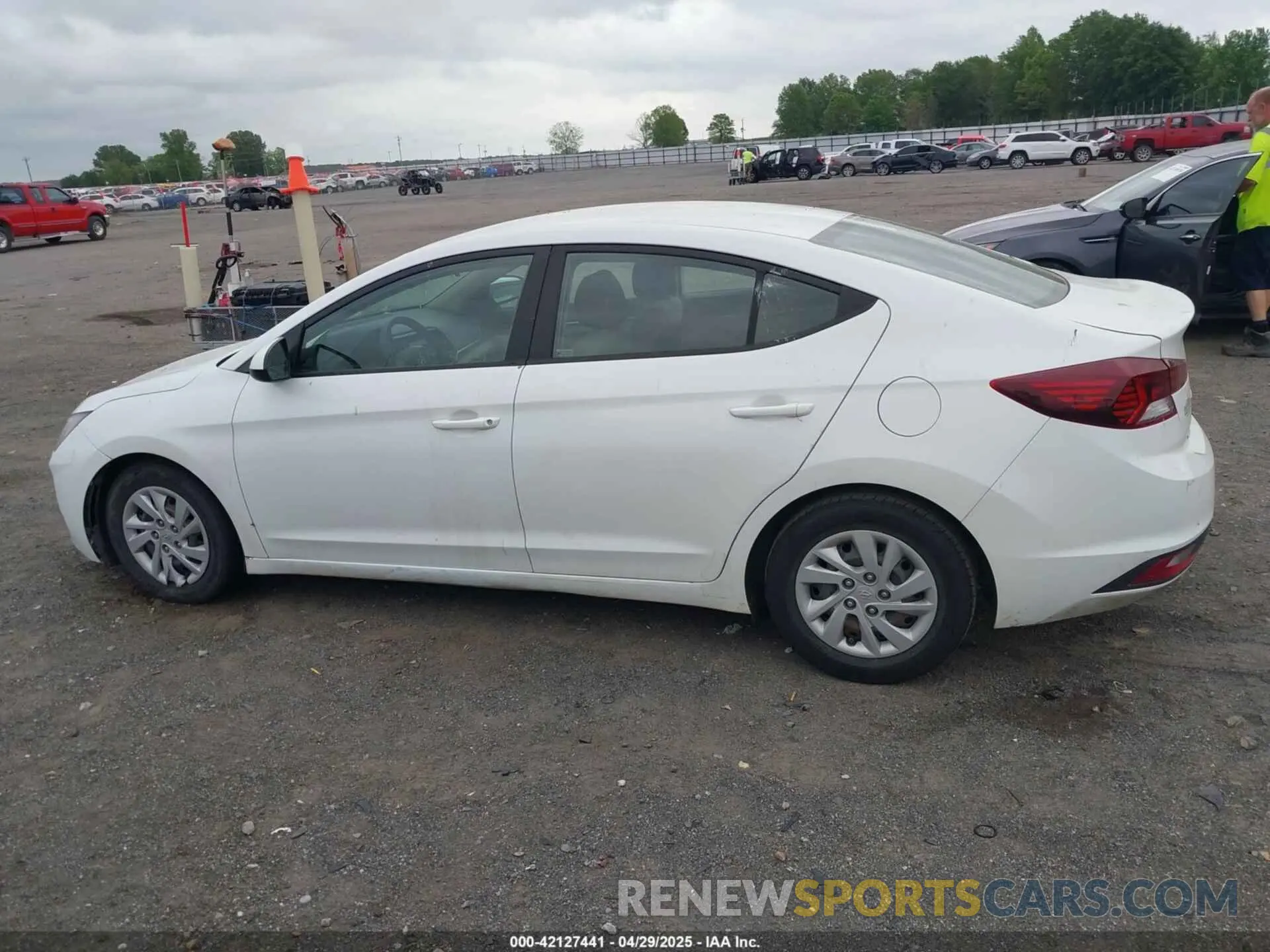 14 Photograph of a damaged car 5NPD74LF5KH439382 HYUNDAI ELANTRA 2019