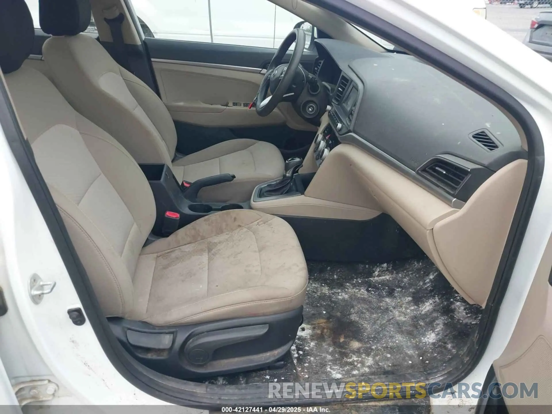 5 Photograph of a damaged car 5NPD74LF5KH439382 HYUNDAI ELANTRA 2019