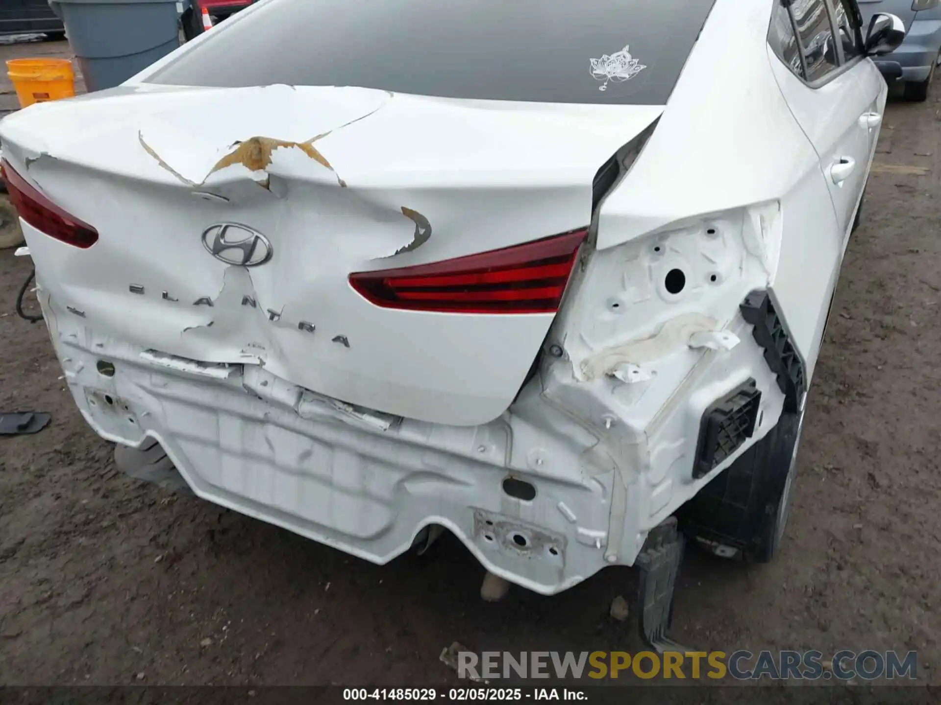 19 Photograph of a damaged car 5NPD74LF5KH461138 HYUNDAI ELANTRA 2019